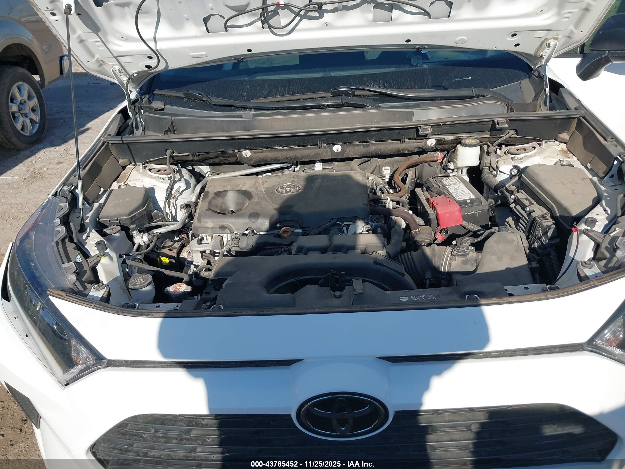 TOYOTA RAV4 image 10