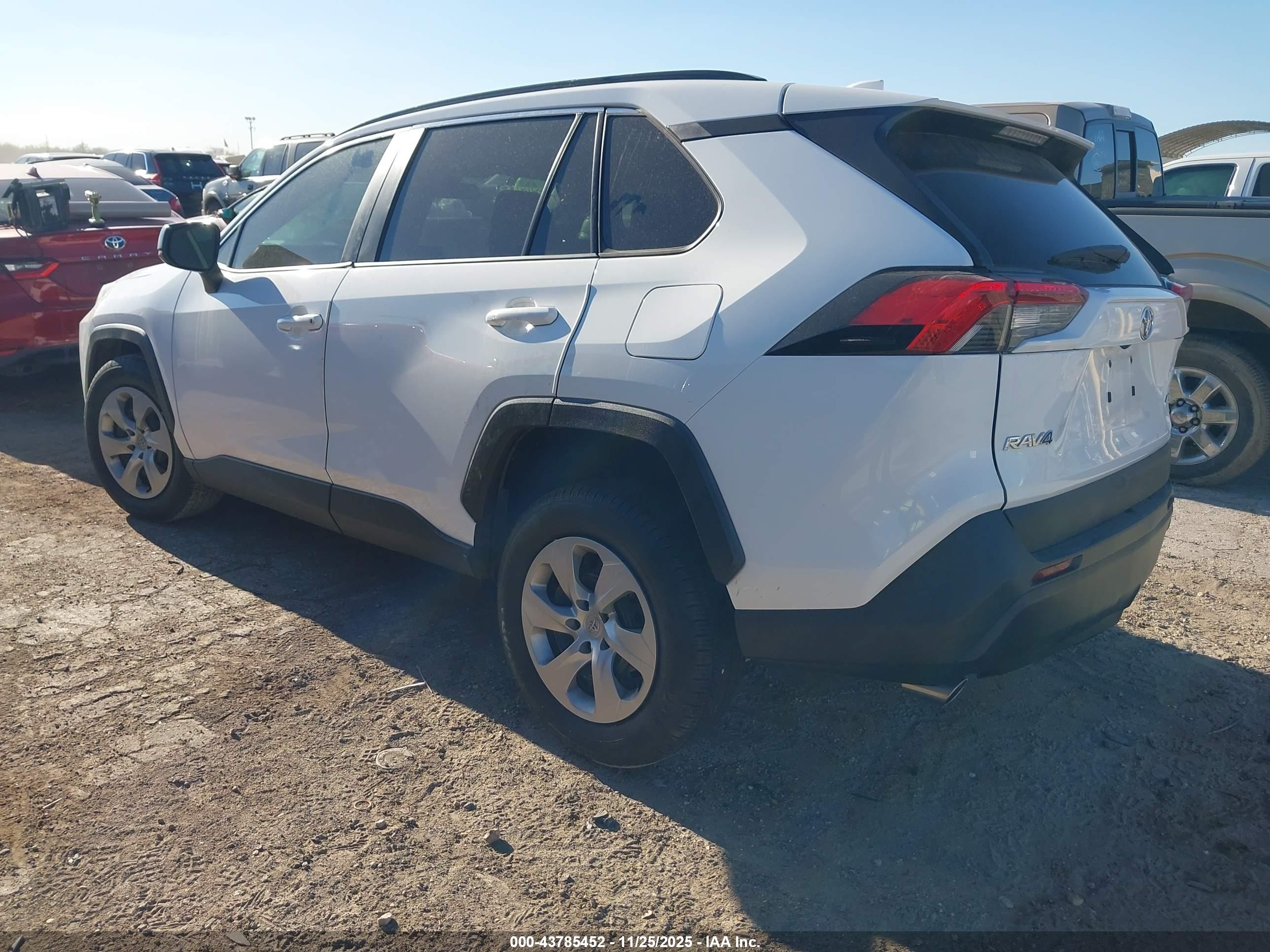 TOYOTA RAV4 image 3