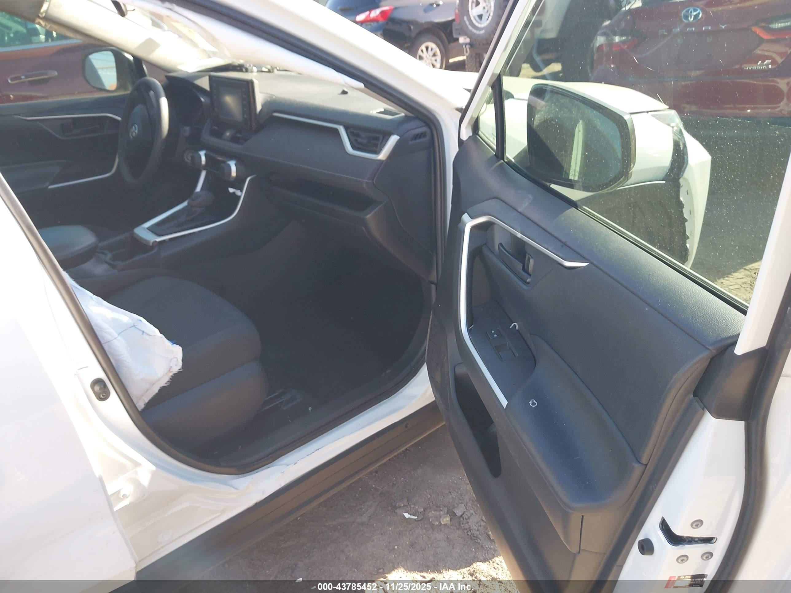 TOYOTA RAV4 image 5