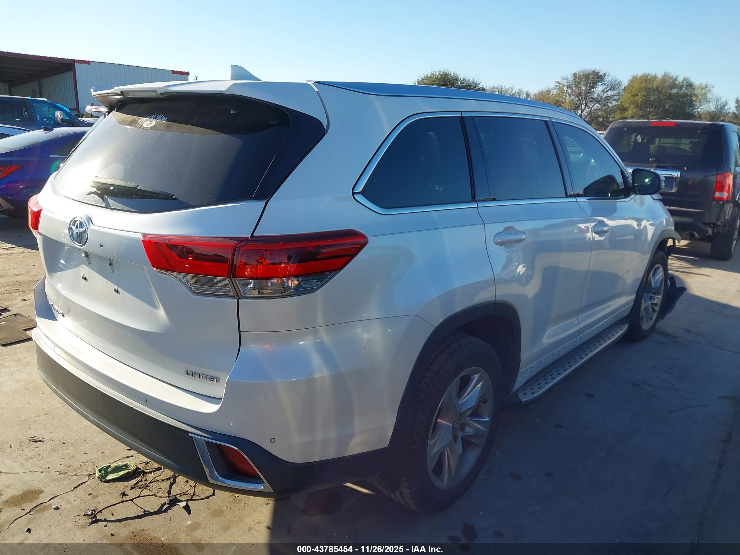 TOYOTA HIGHLANDER image 4
