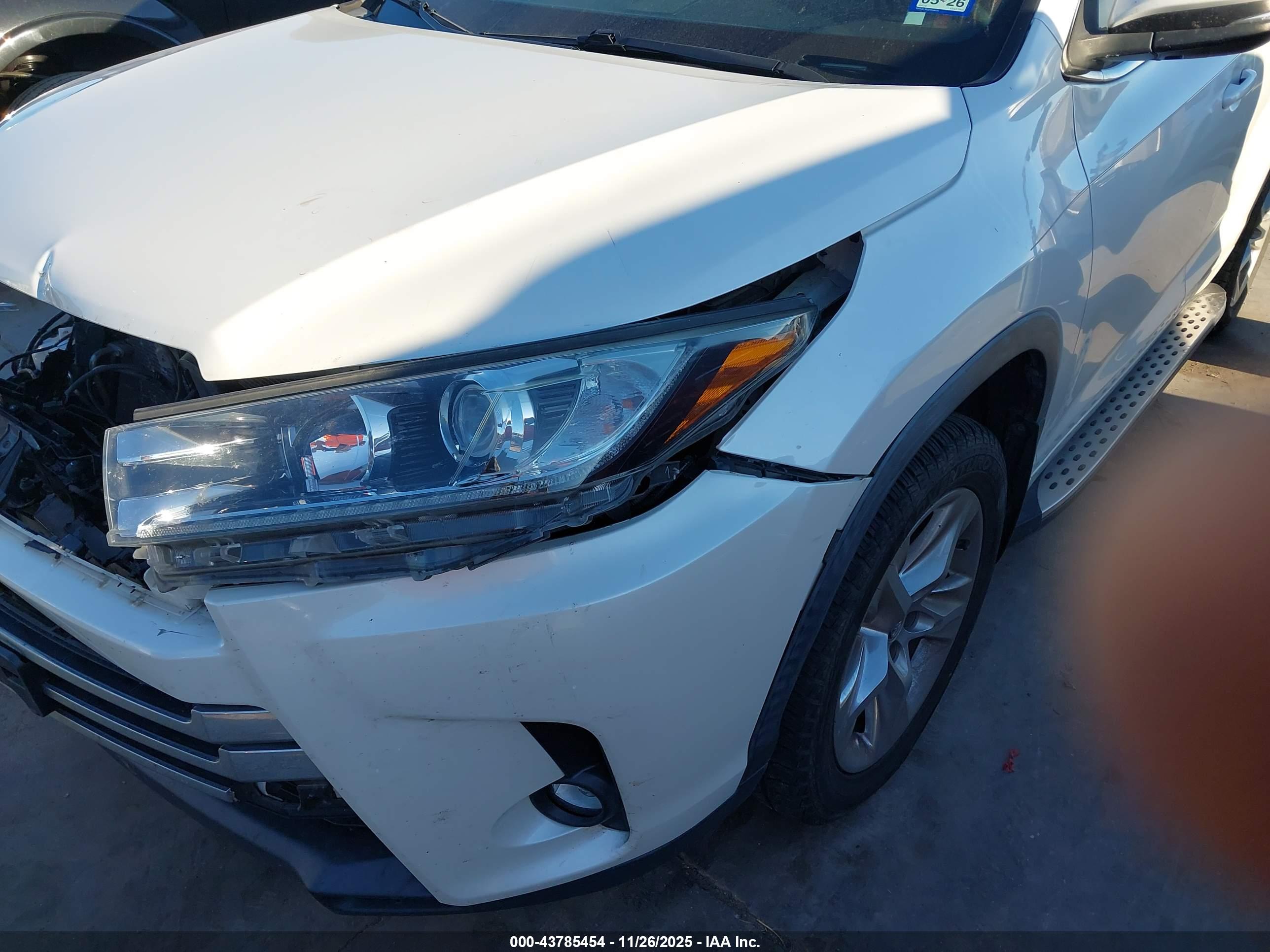 TOYOTA HIGHLANDER image 6
