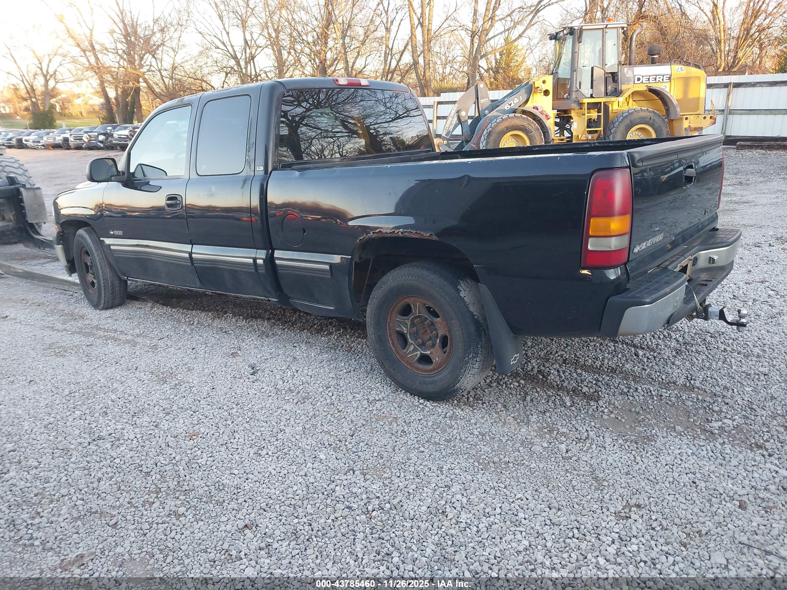 CHEVROLET SILVERADO image 3