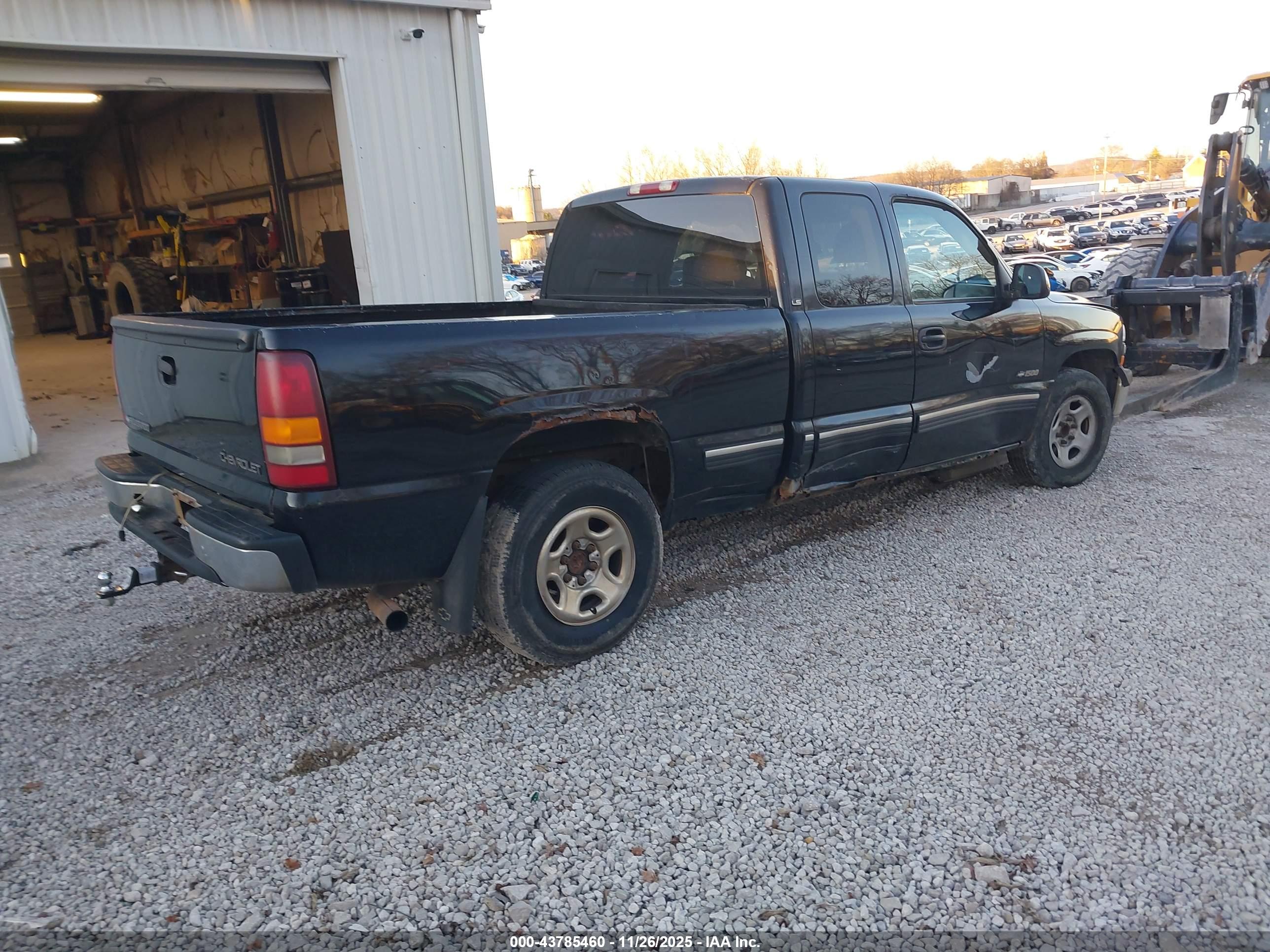 CHEVROLET SILVERADO image 4