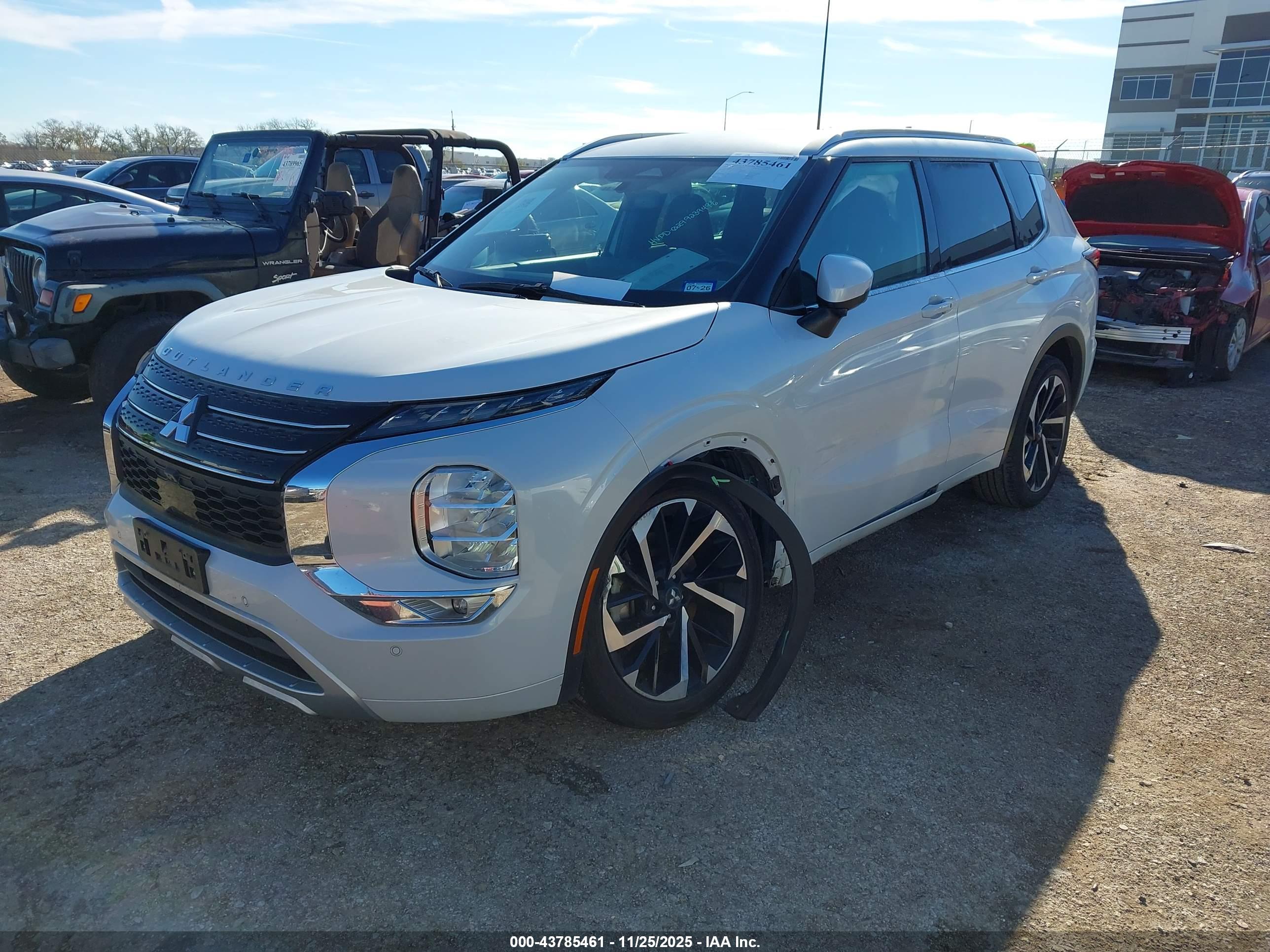 MITSUBISHI OUTLANDER image 2
