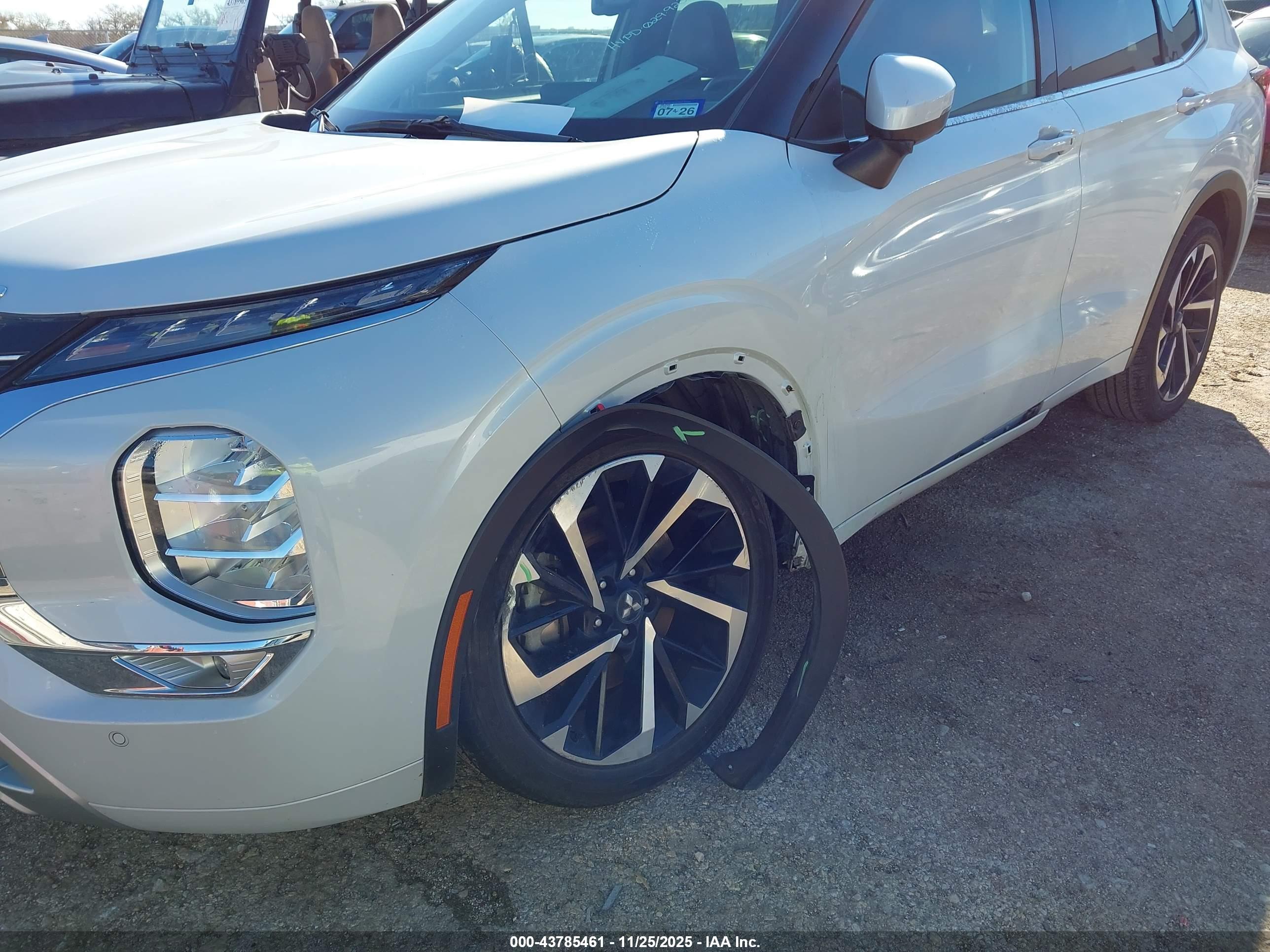 MITSUBISHI OUTLANDER image 6