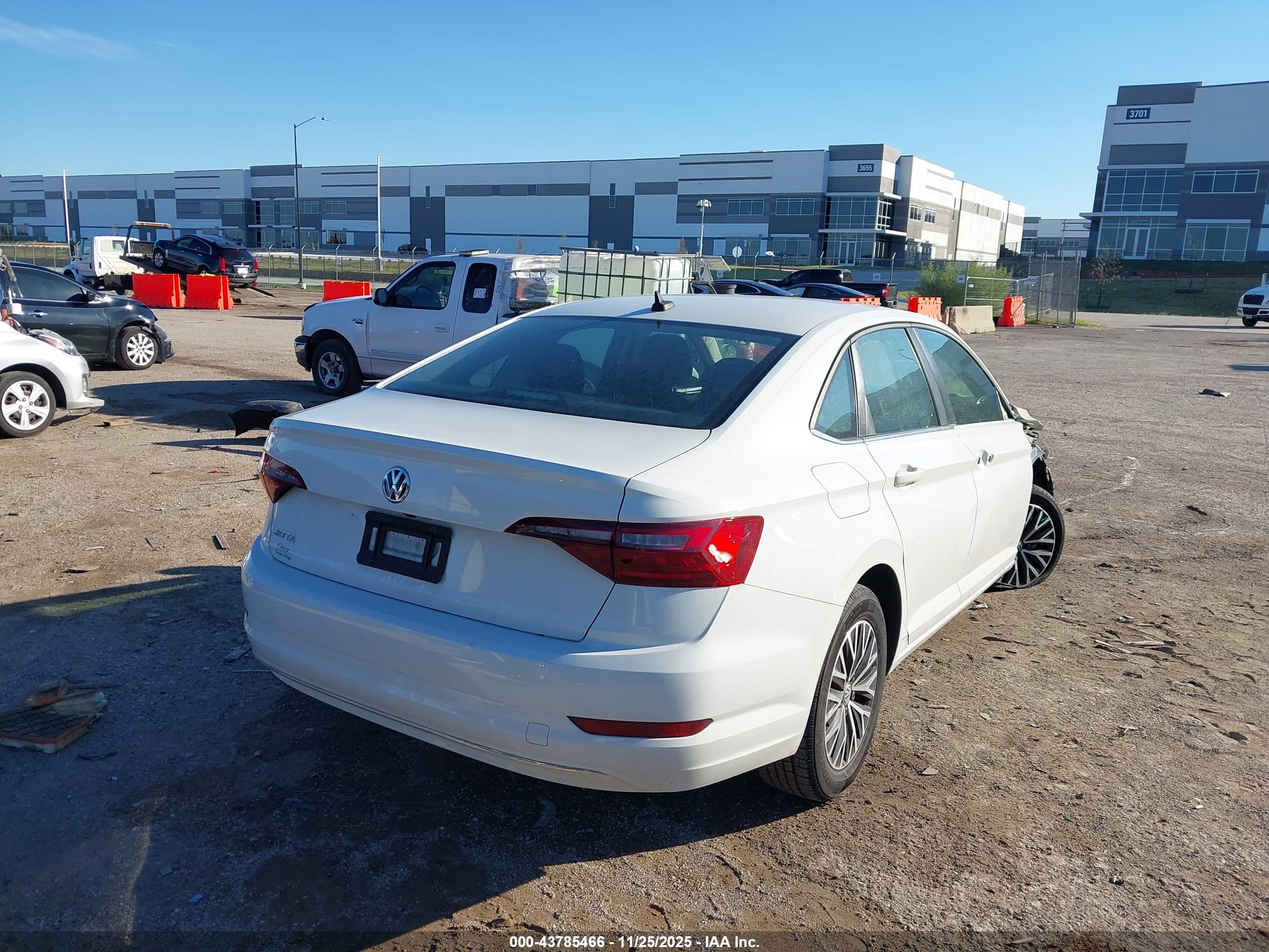 VOLKSWAGEN JETTA image 4