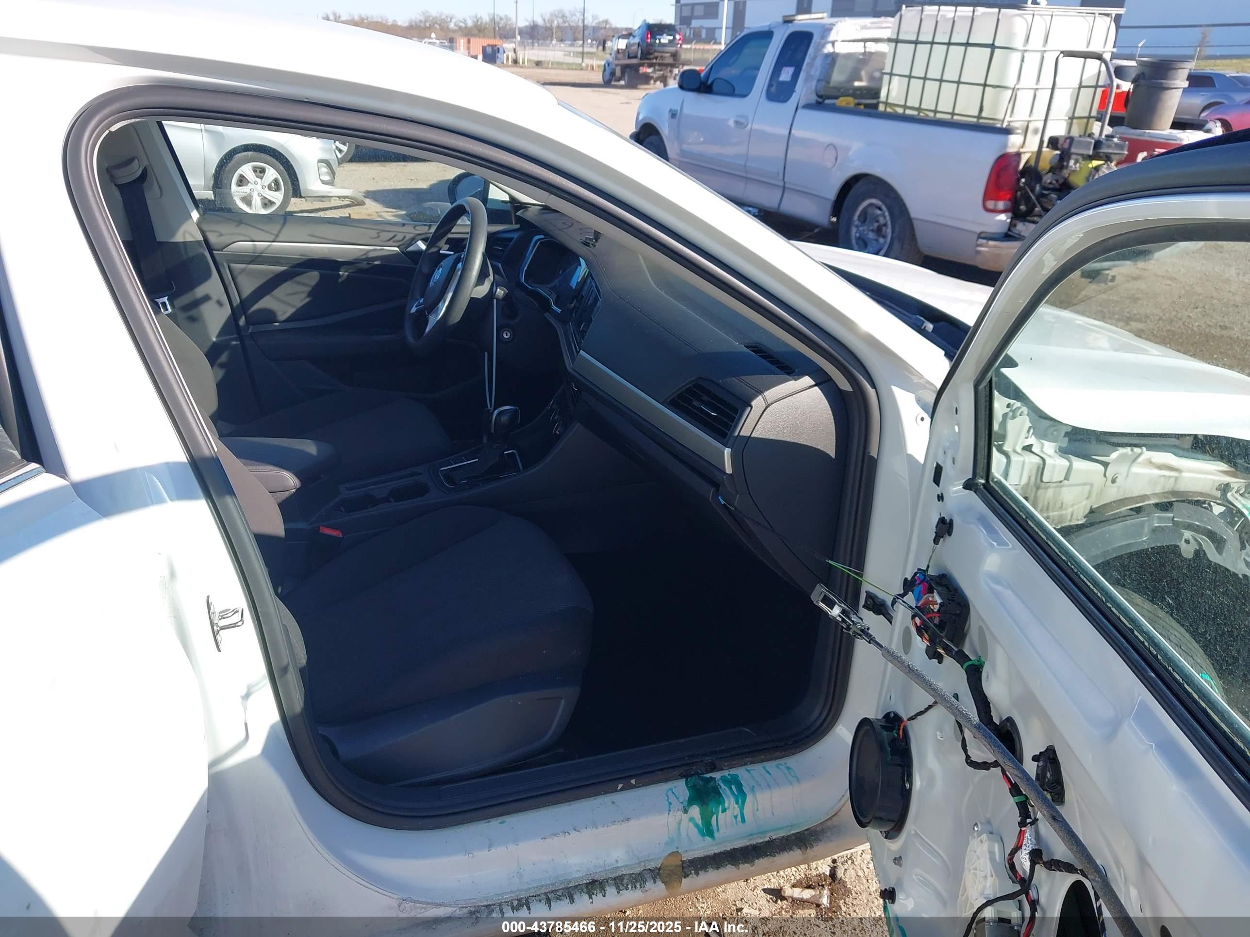 VOLKSWAGEN JETTA image 5