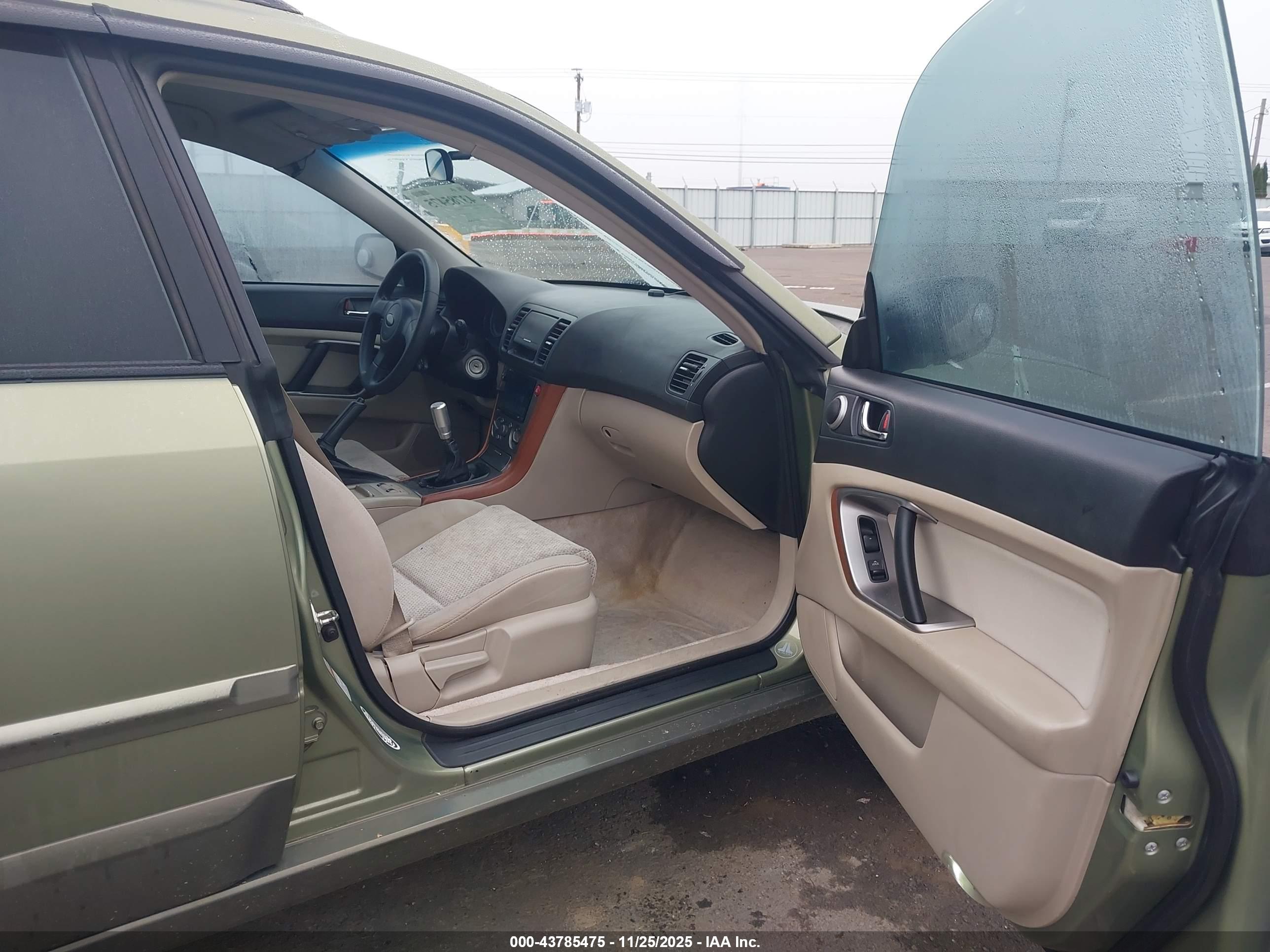 SUBARU OUTBACK image 5