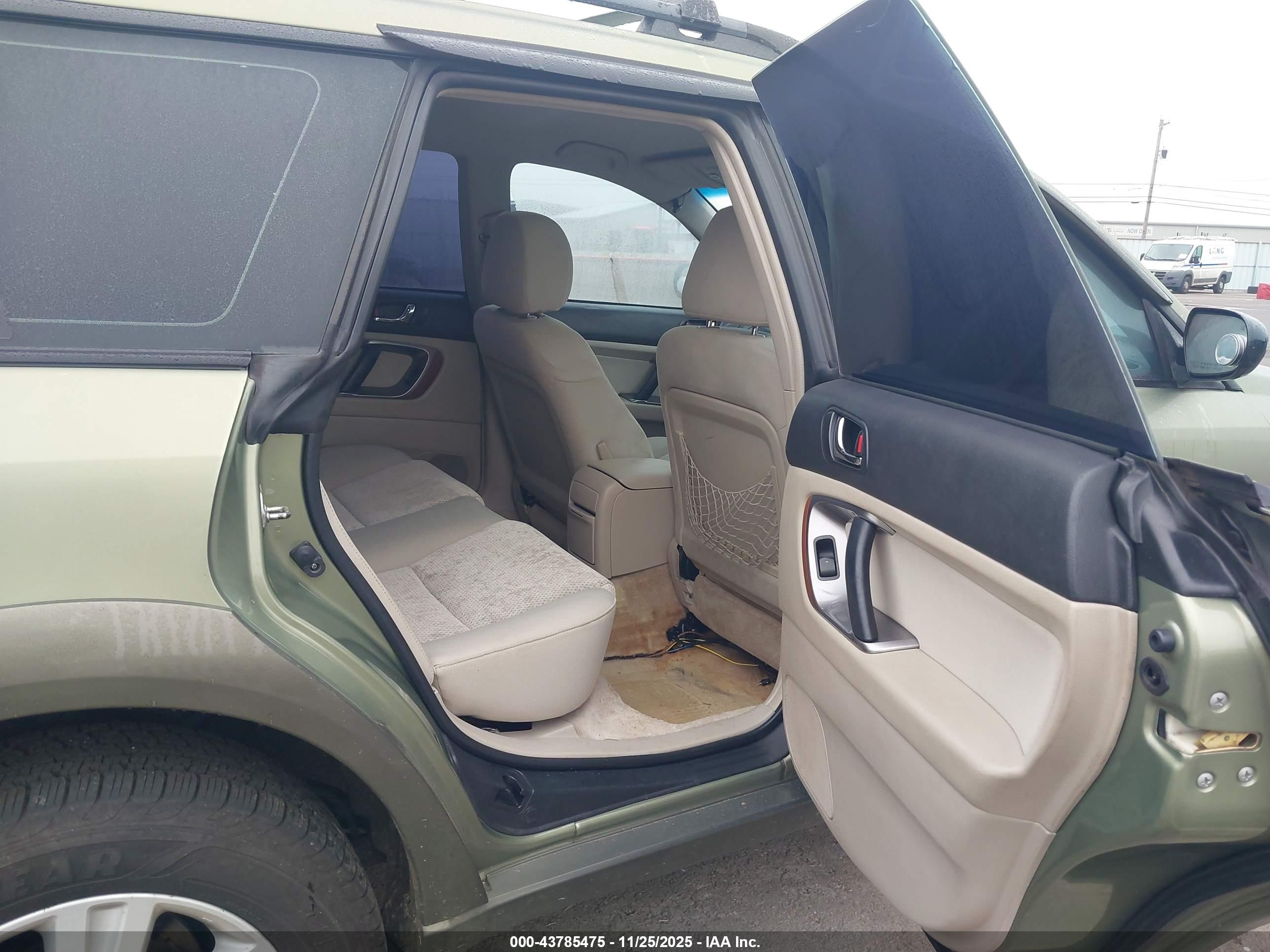 SUBARU OUTBACK image 8