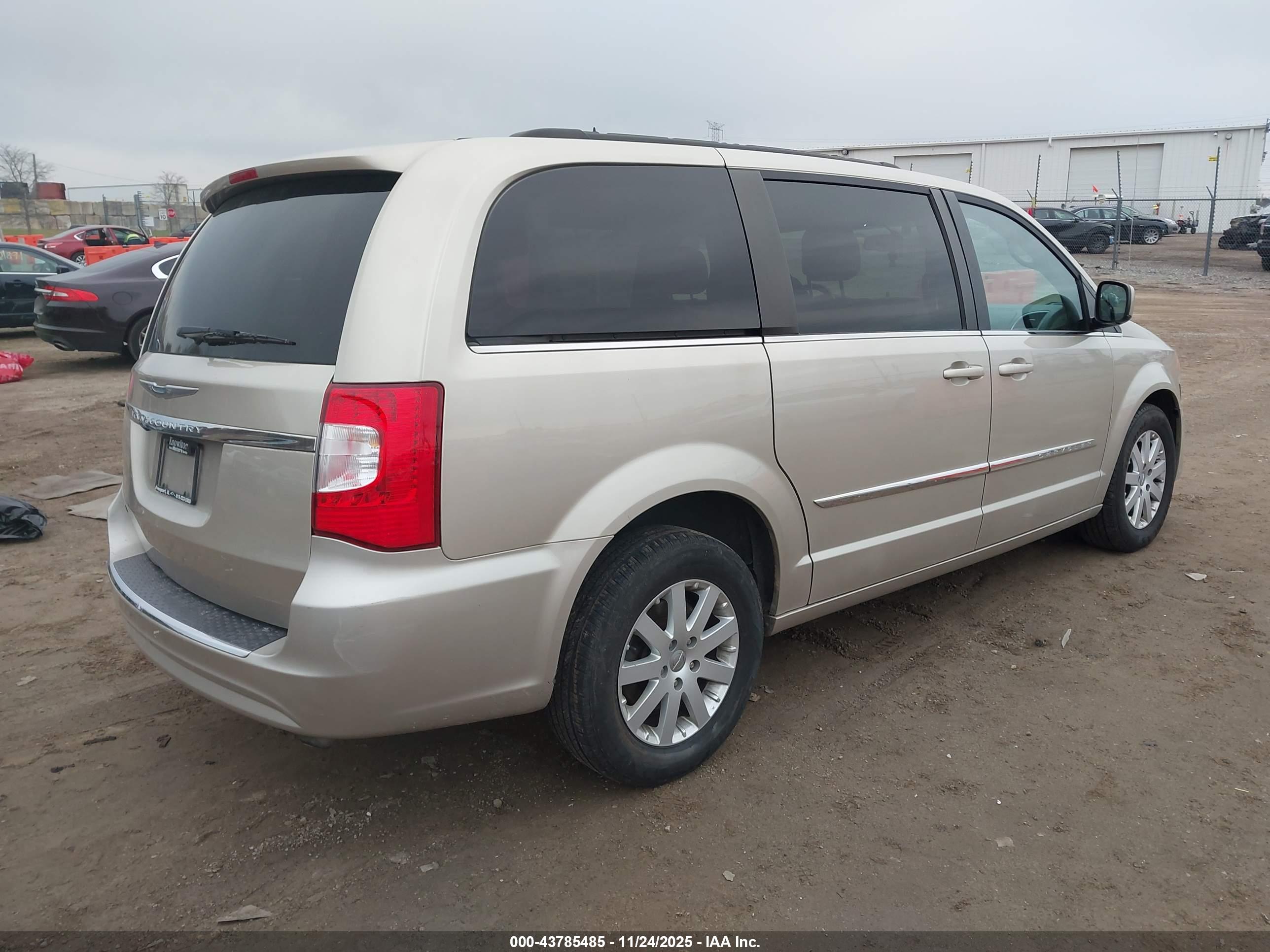 CHRYSLER TOWN image 4