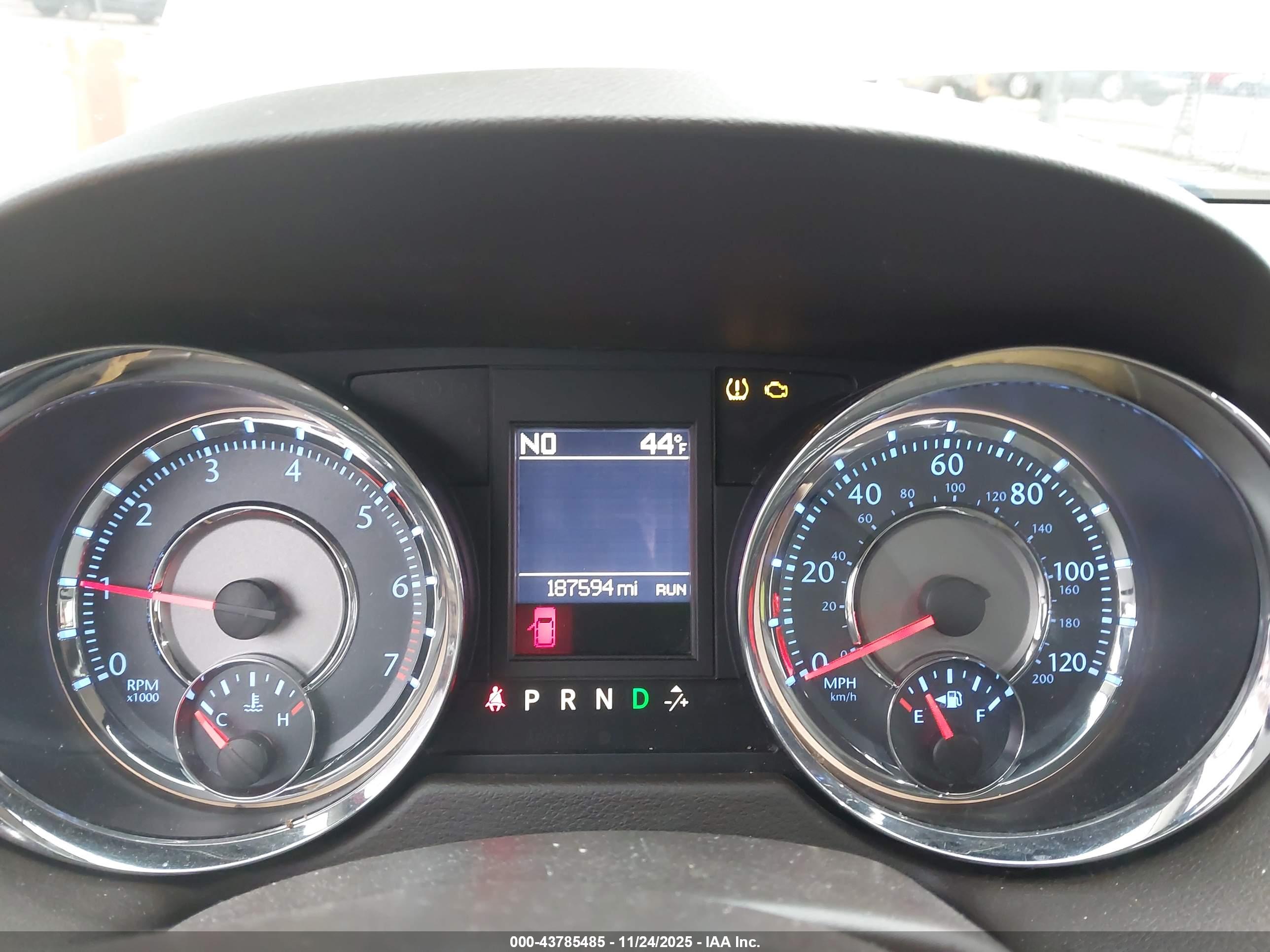 CHRYSLER TOWN image 7