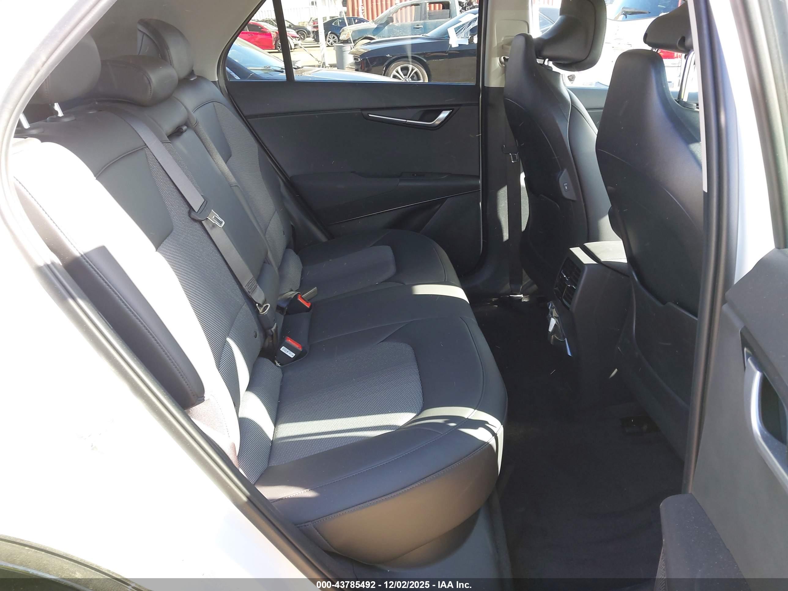 KIA NIRO image 8