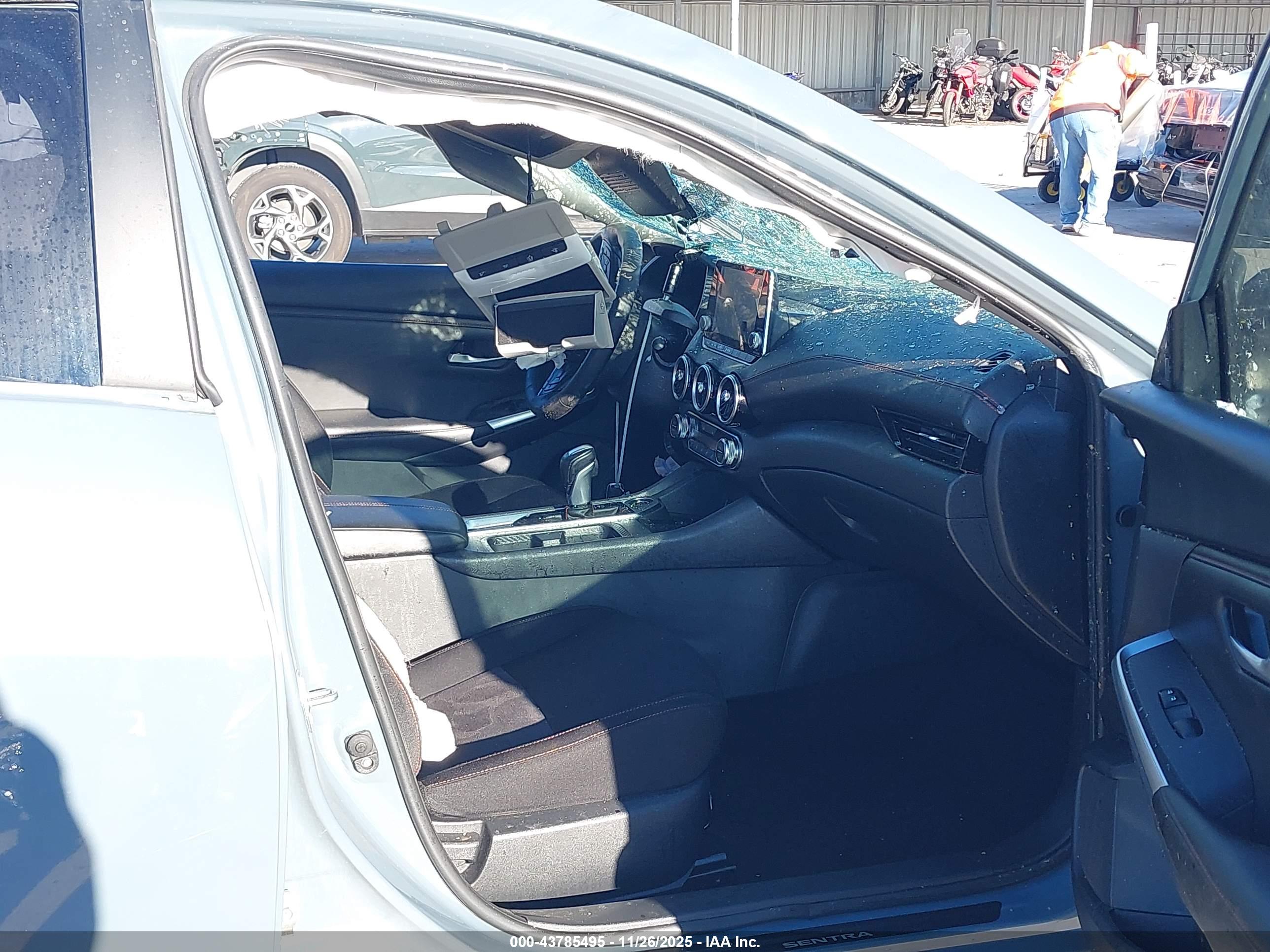 NISSAN SENTRA image 5