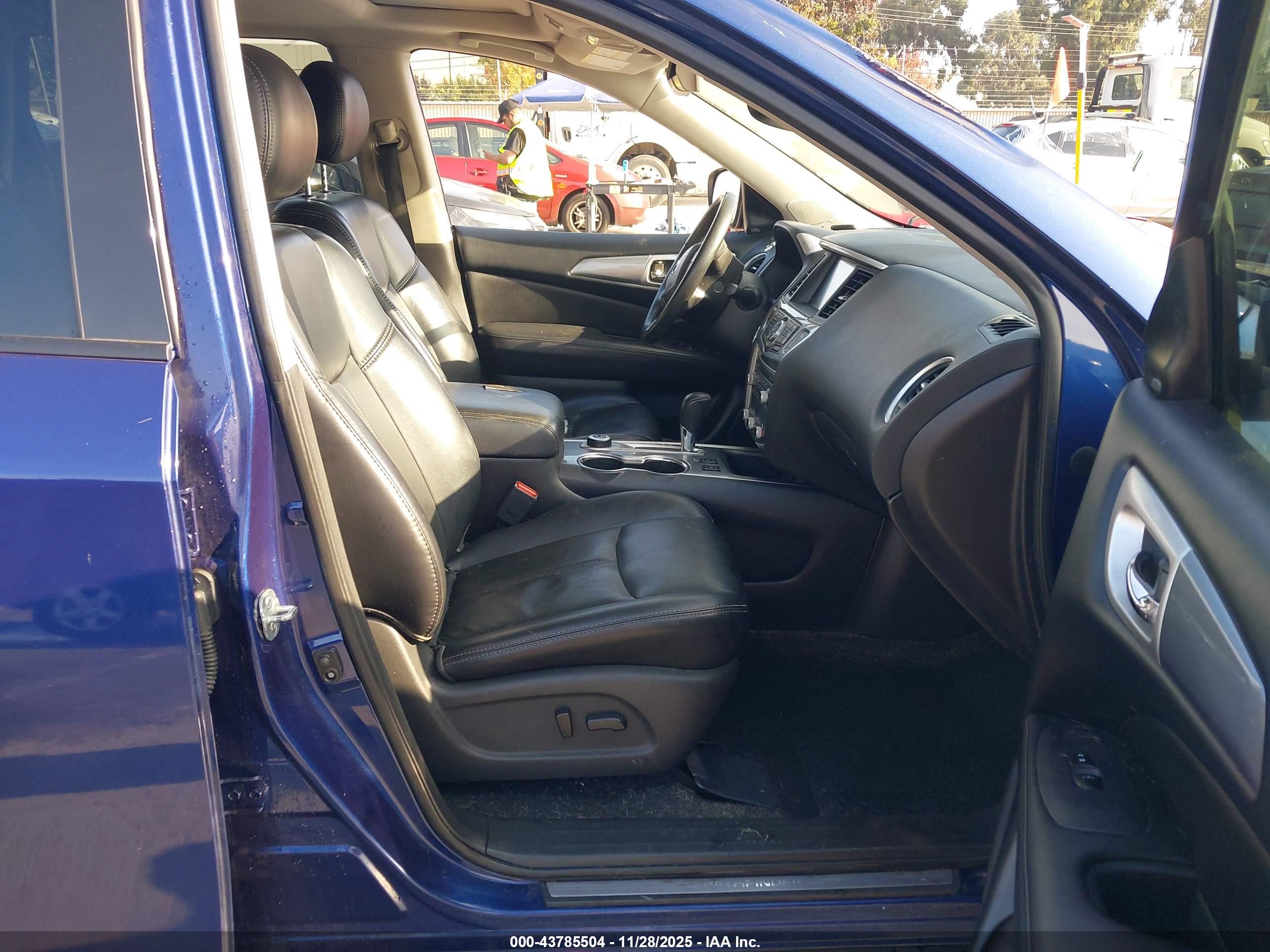 NISSAN PATHFINDER image 5