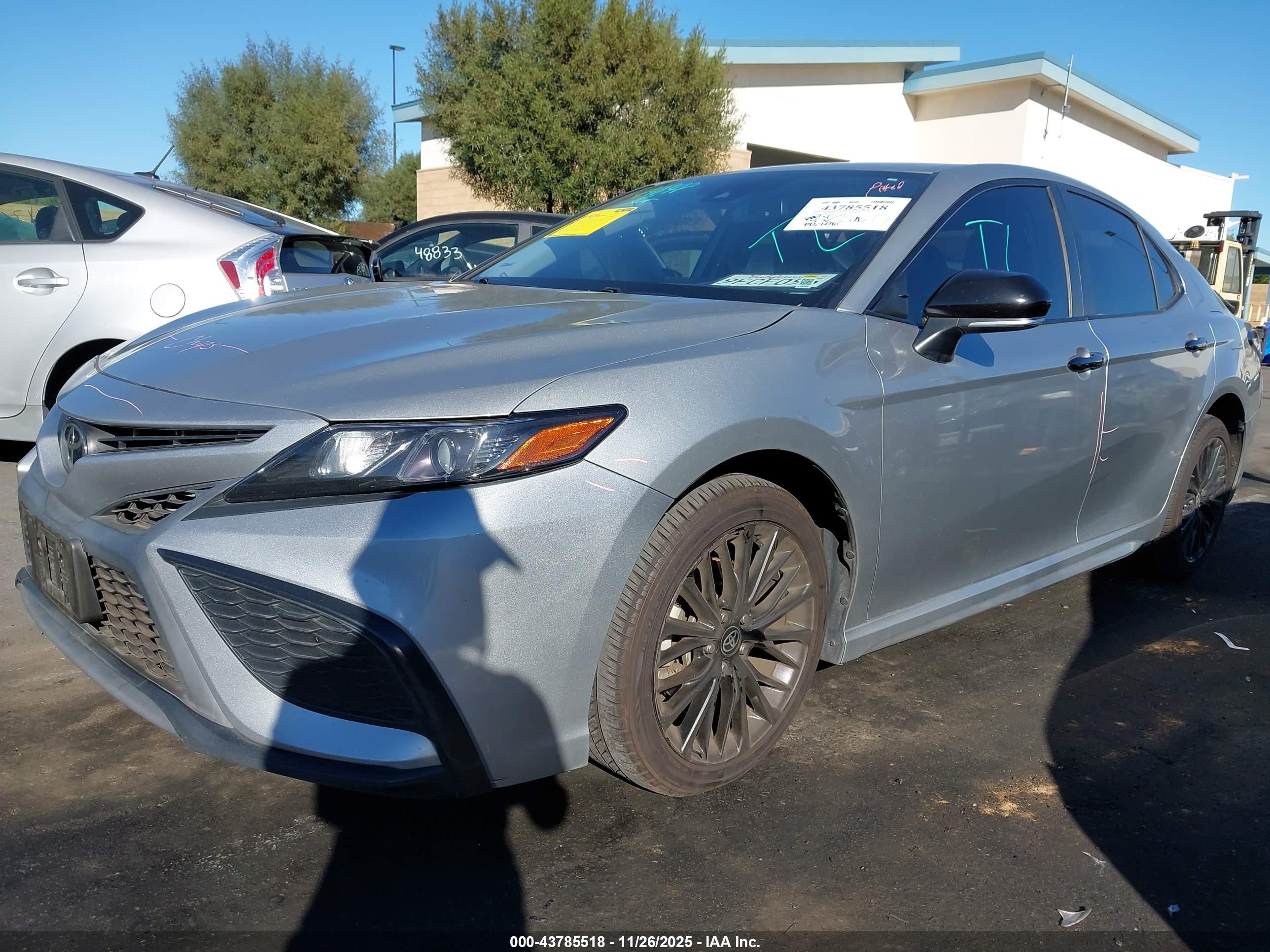 TOYOTA CAMRY image 2