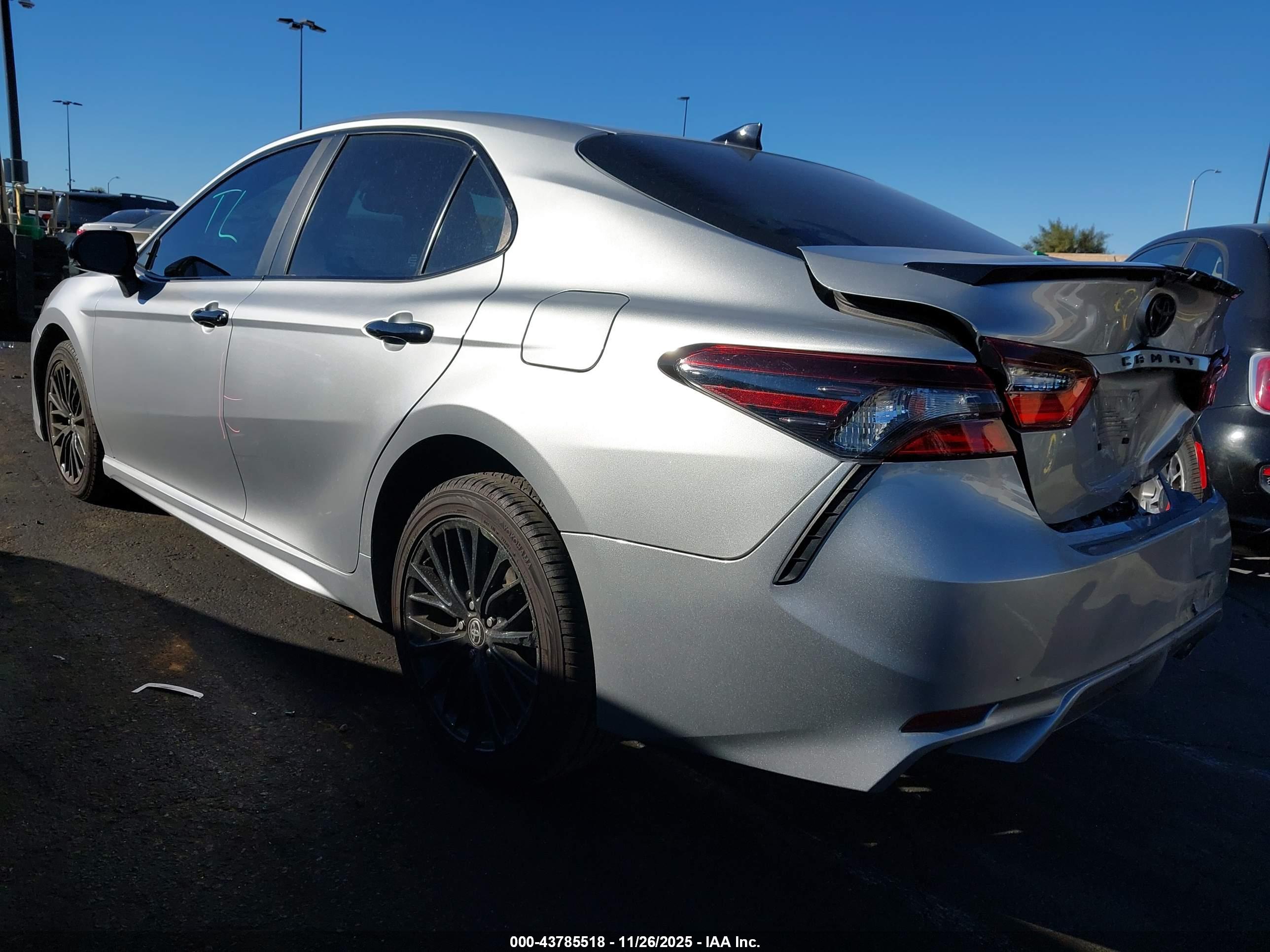 TOYOTA CAMRY image 3