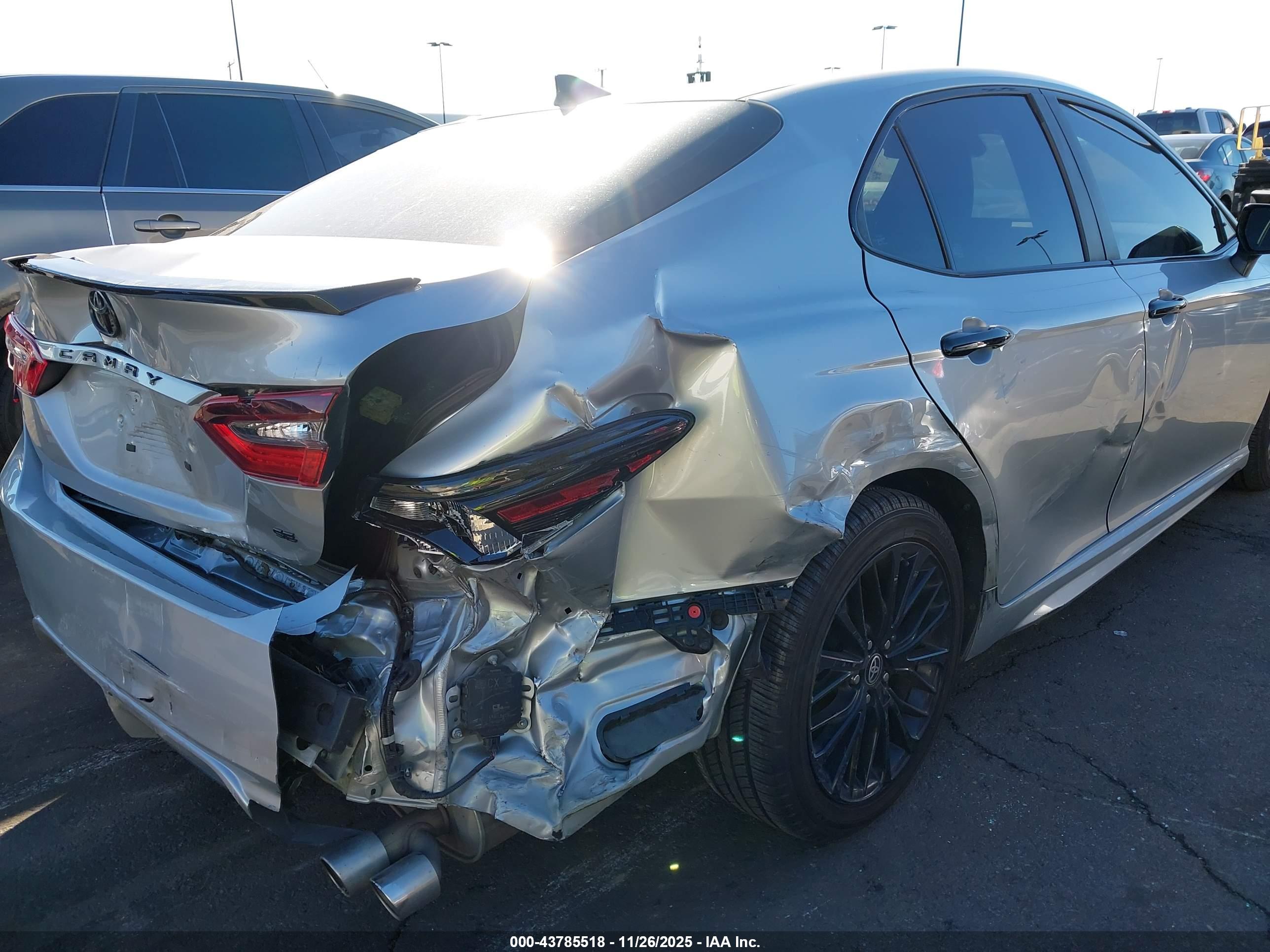 TOYOTA CAMRY image 6
