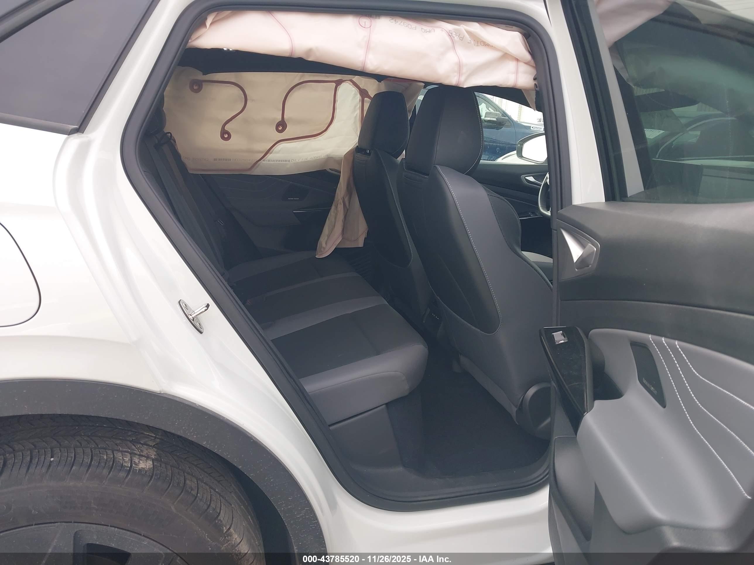 VOLKSWAGEN ID.4 image 8