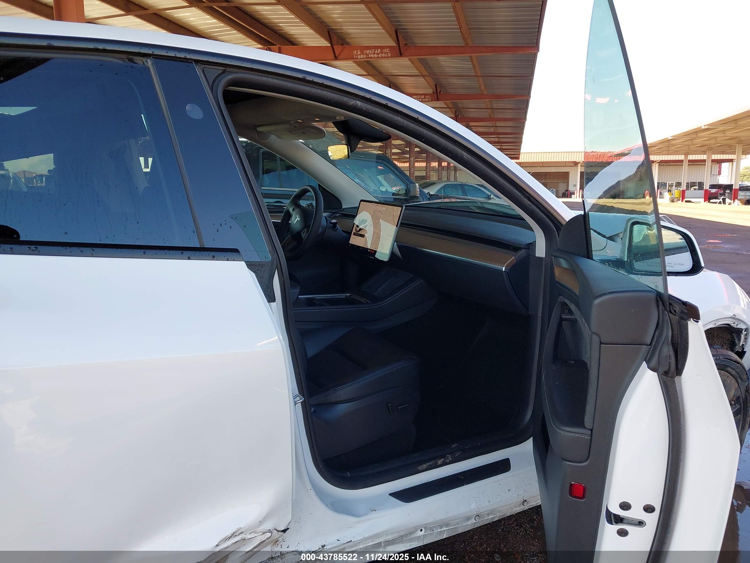 TESLA MODEL image 5