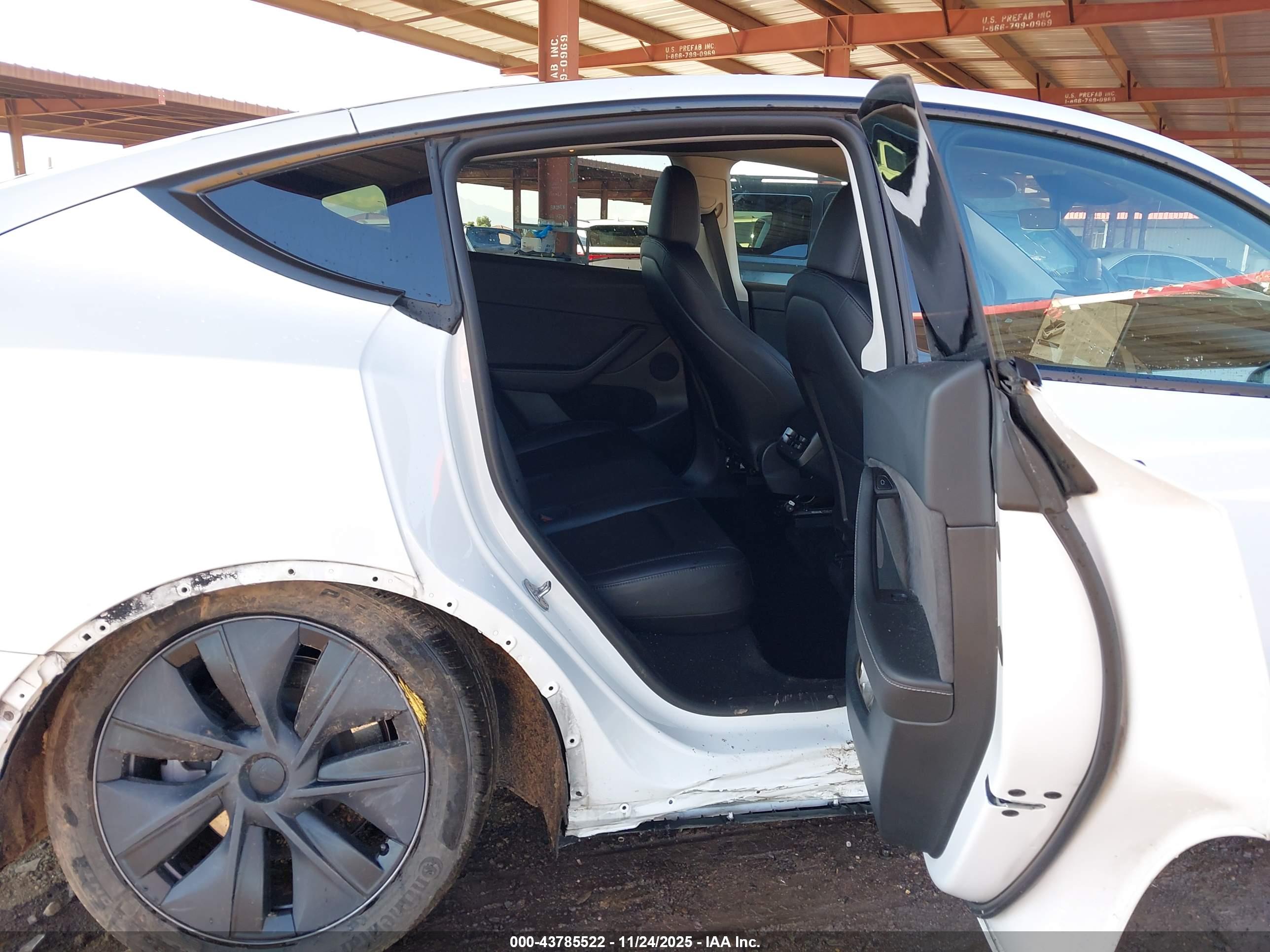 TESLA MODEL image 8
