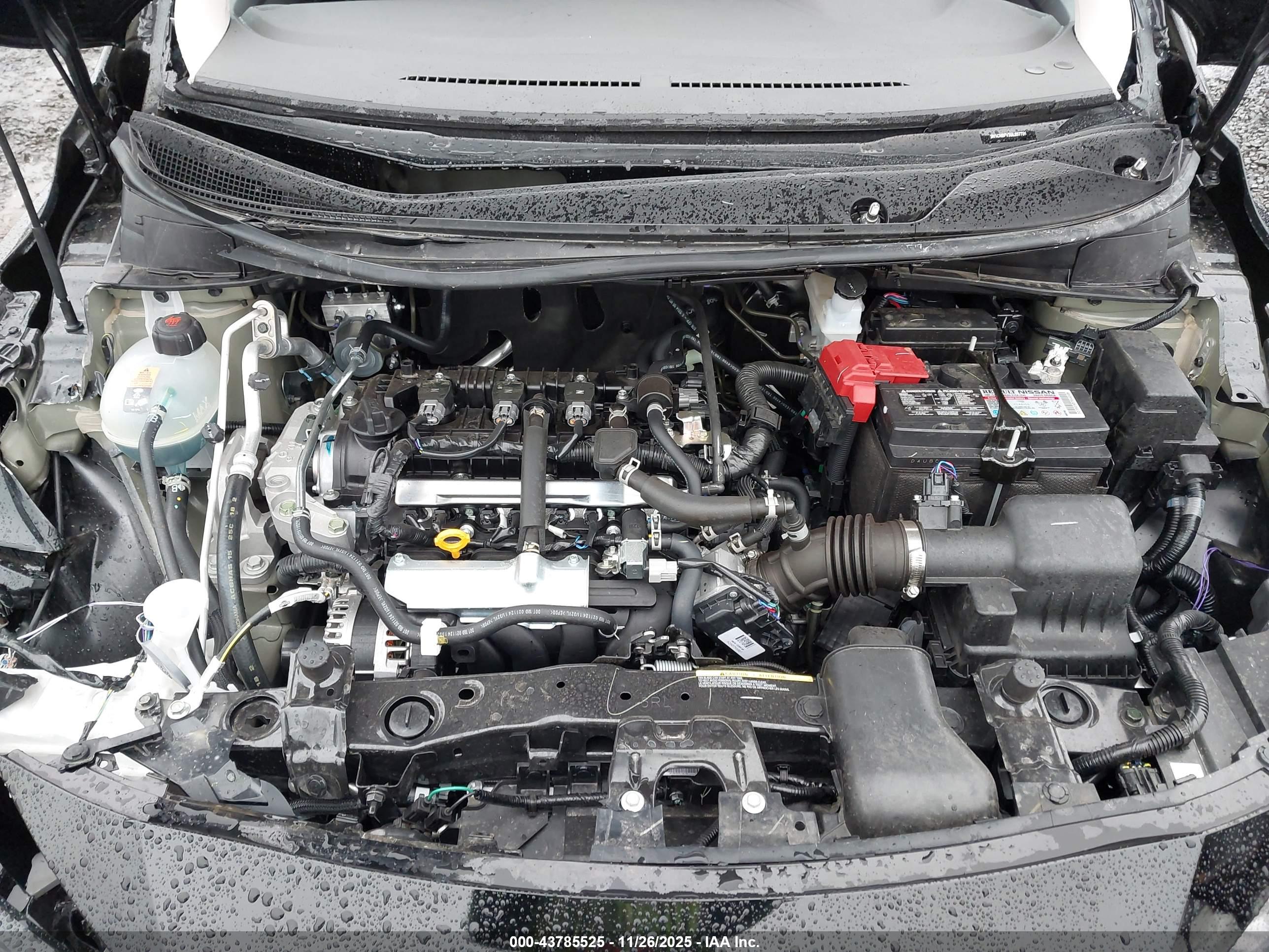 NISSAN VERSA image 10