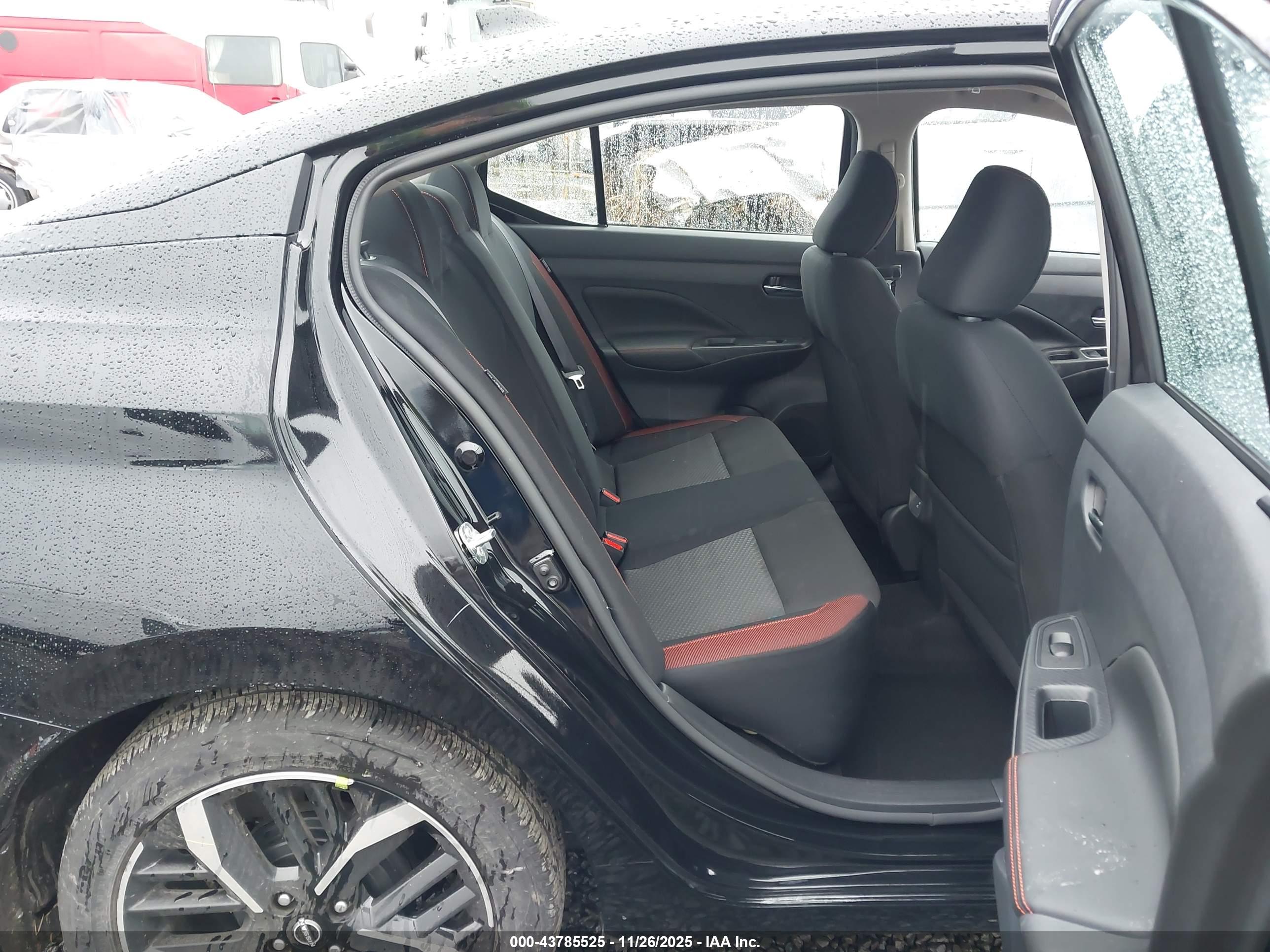 NISSAN VERSA image 8