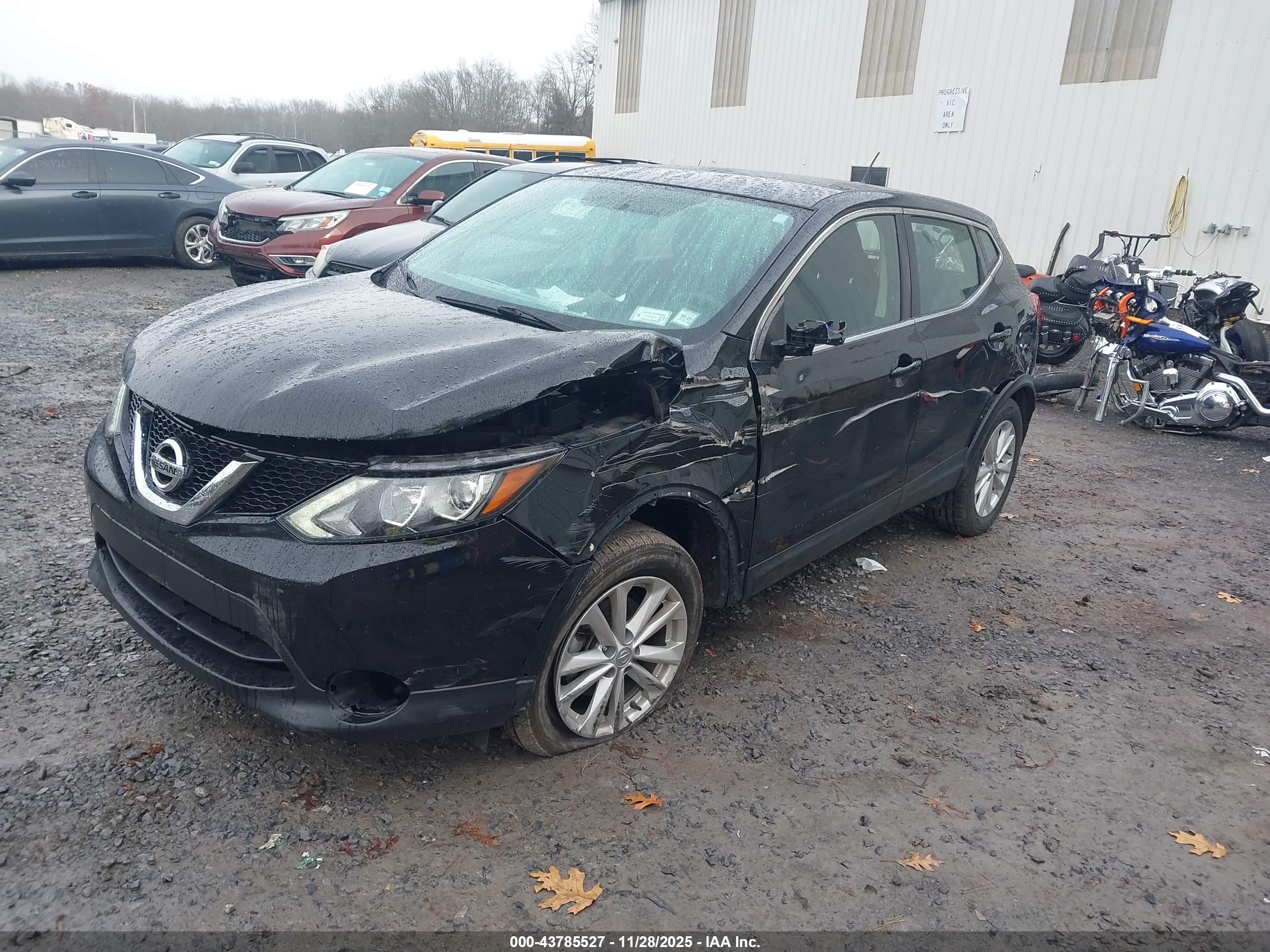 NISSAN ROGUE image 2