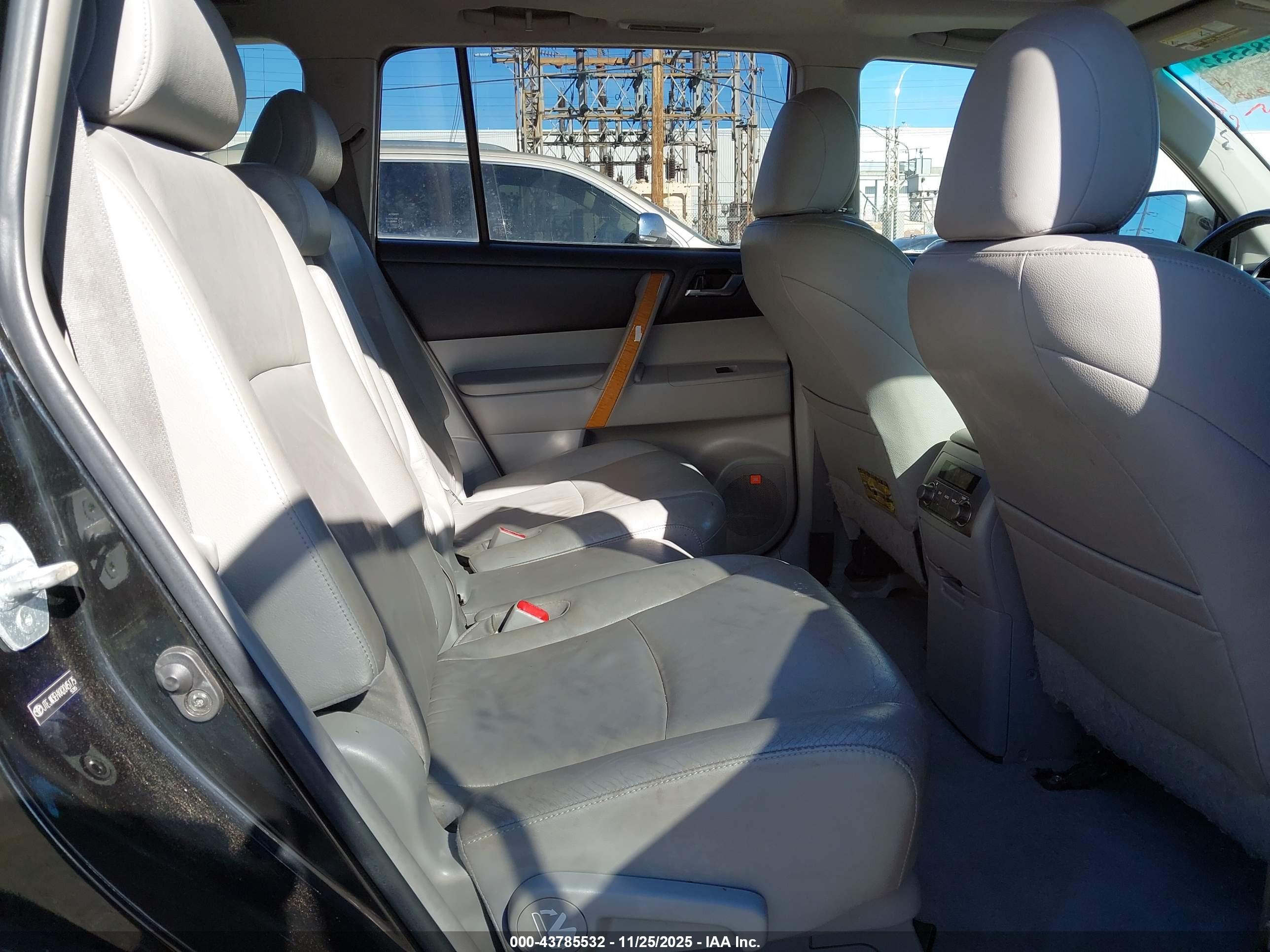 TOYOTA HIGHLANDER image 8
