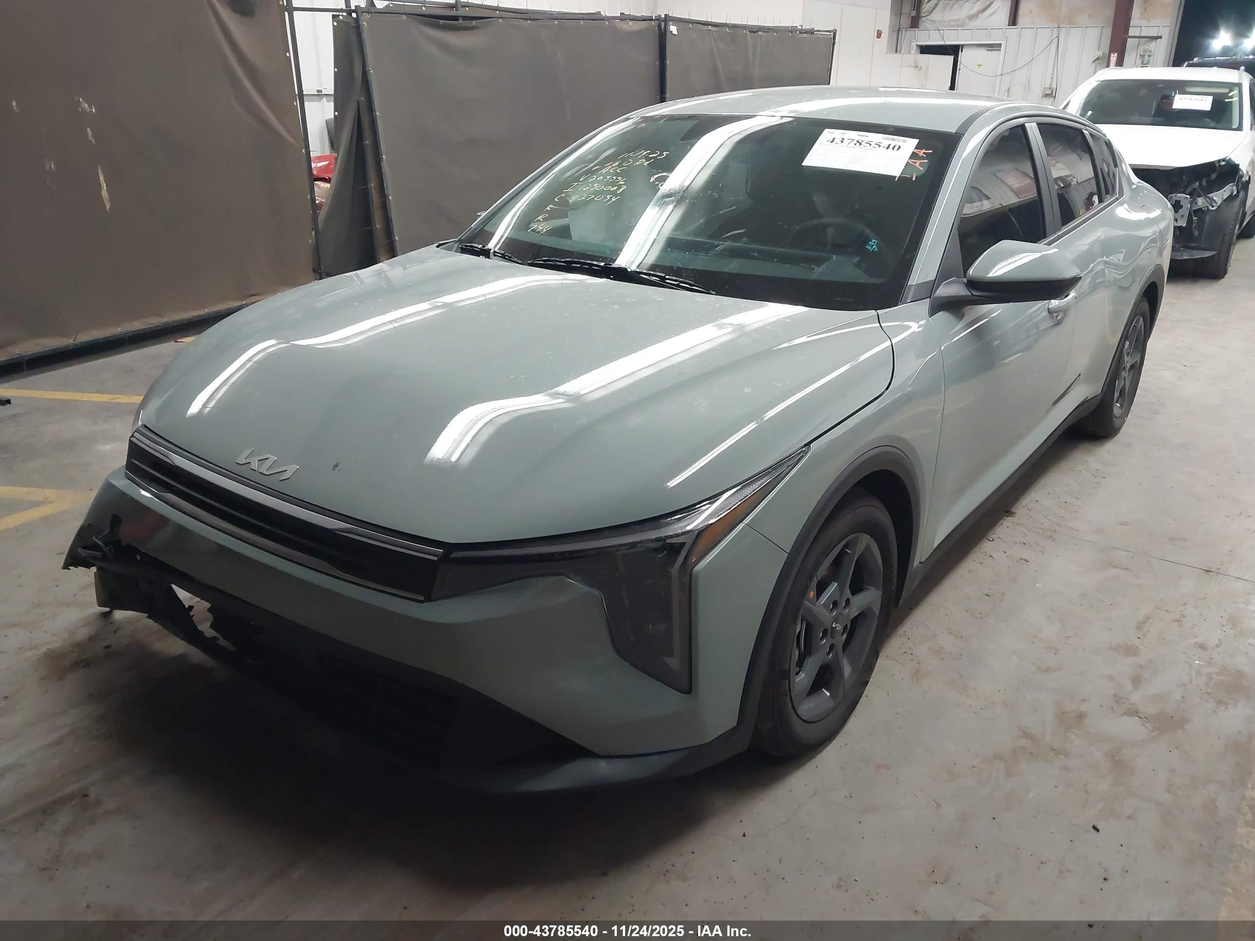 KIA K4 image 2