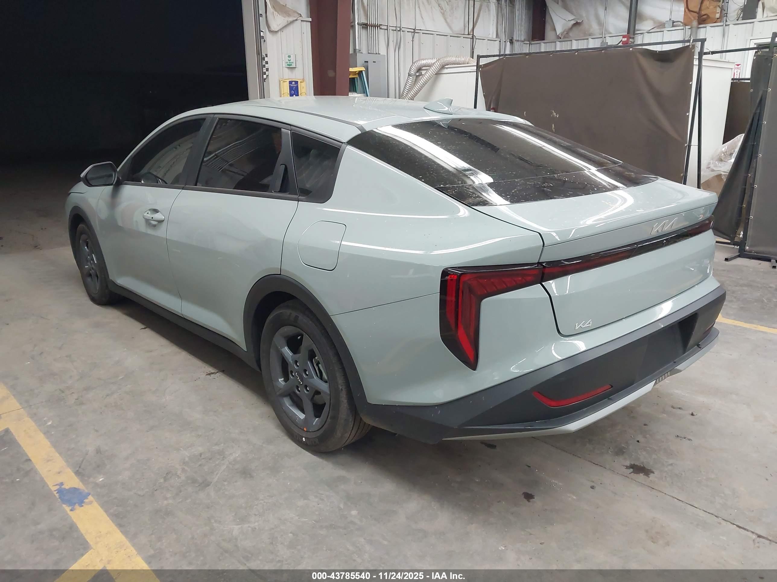 KIA K4 image 3