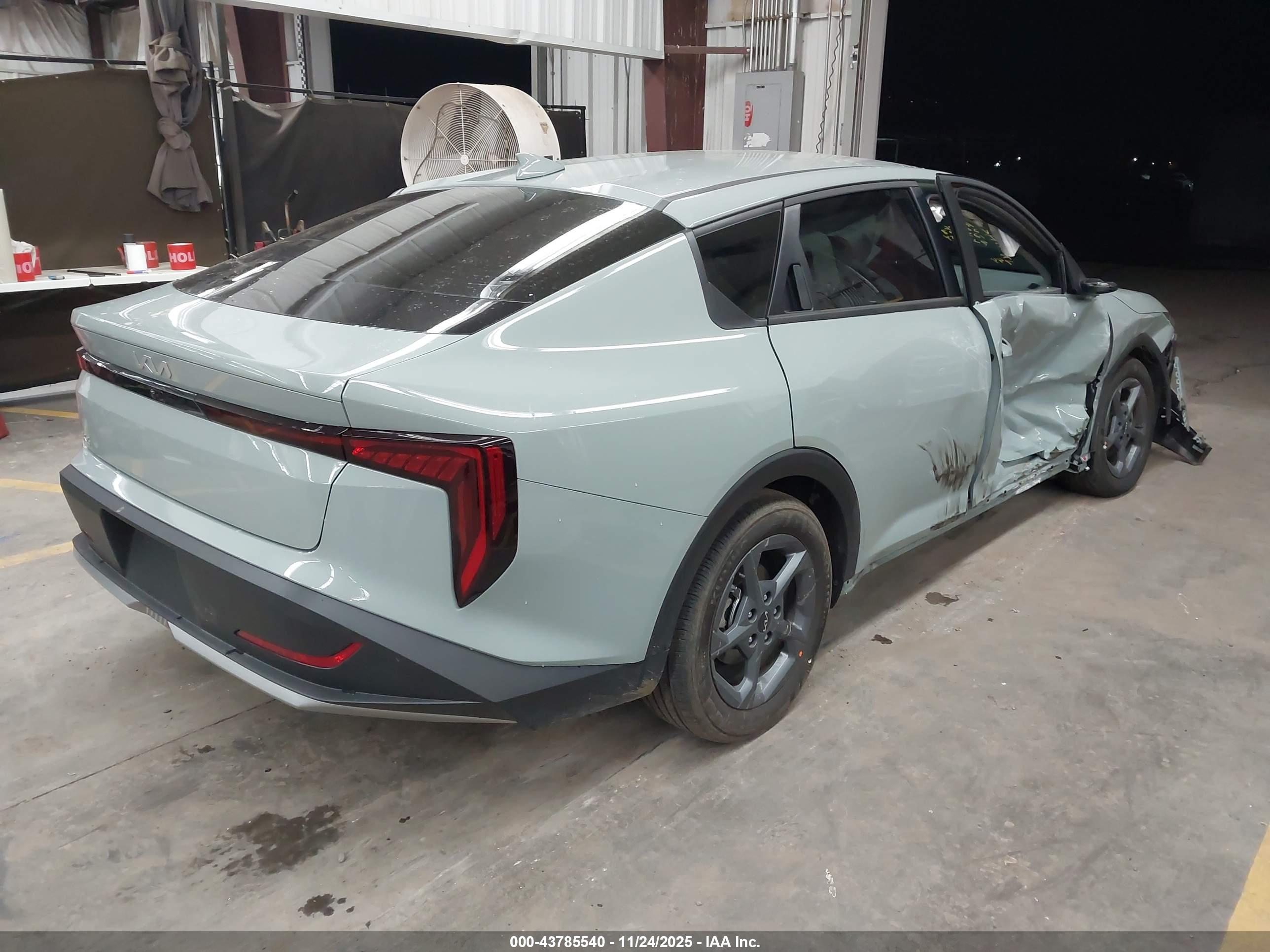 KIA K4 image 4