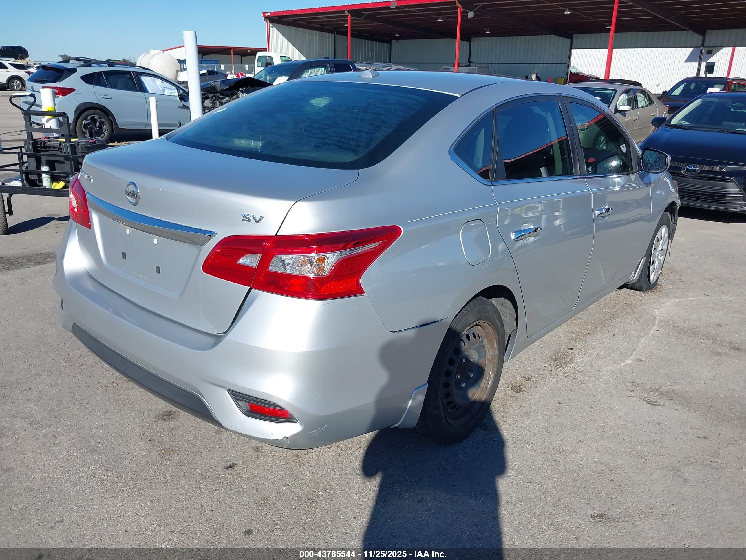 NISSAN SENTRA image 4