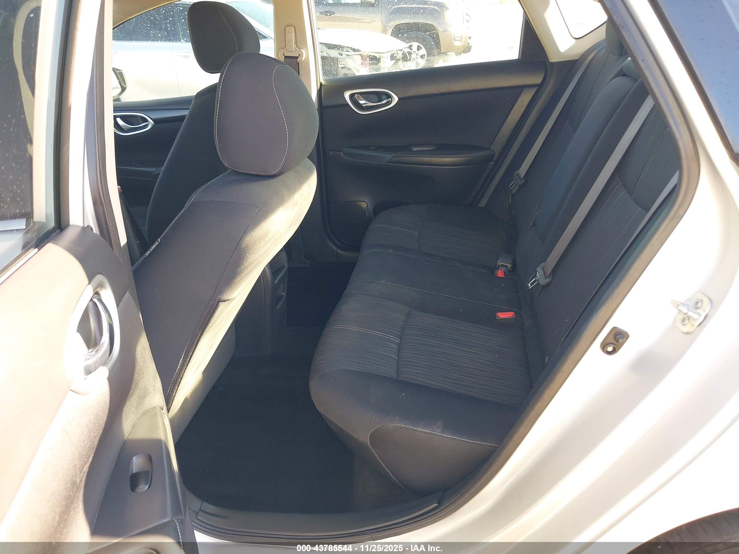 NISSAN SENTRA image 8