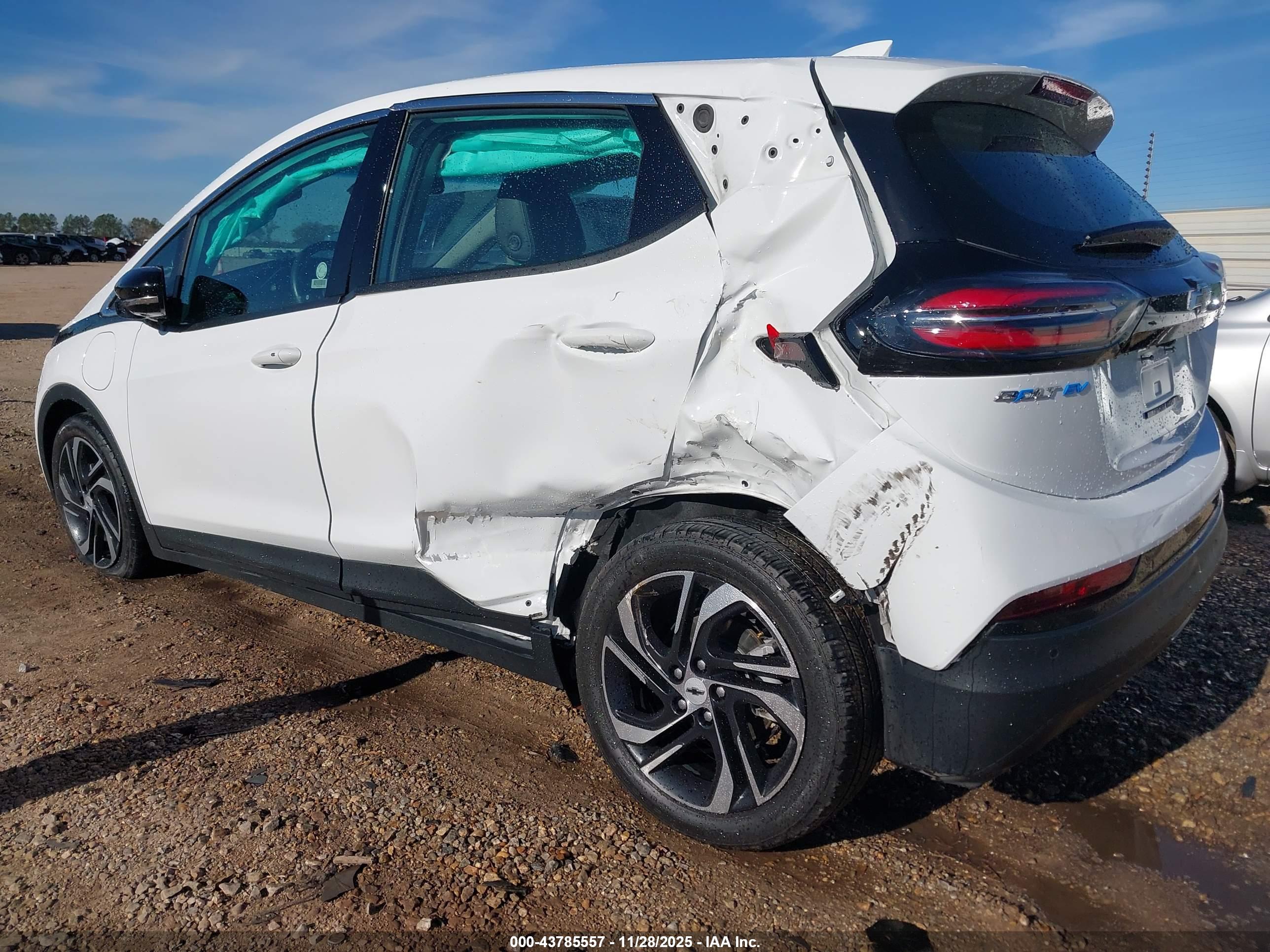 CHEVROLET BOLT image 3