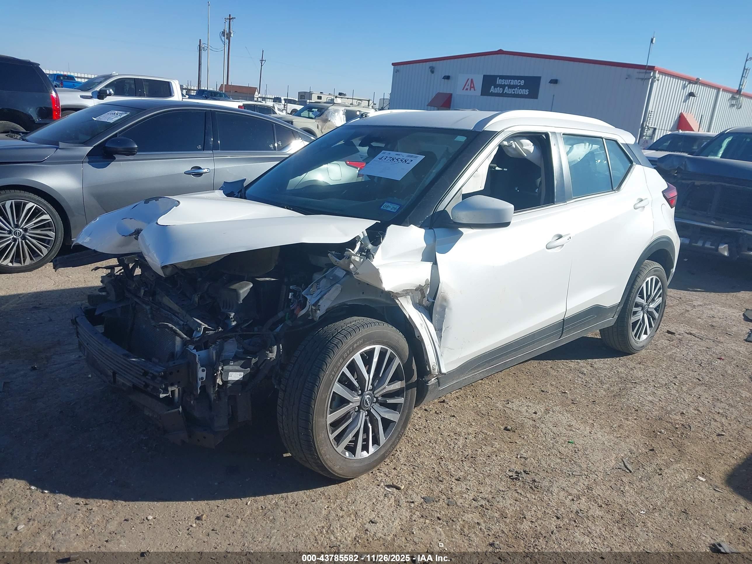 NISSAN KICKS image 2