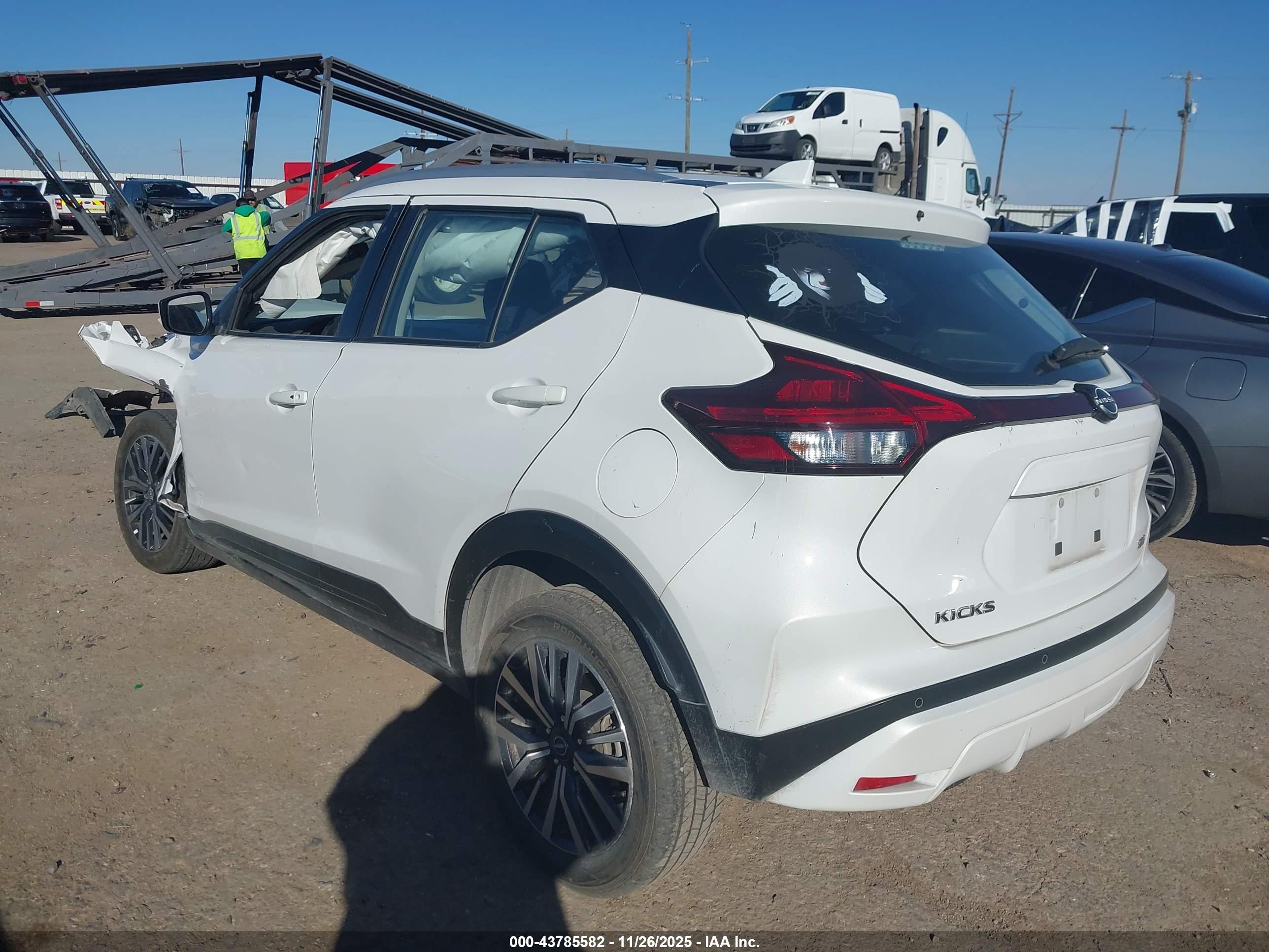 NISSAN KICKS image 3