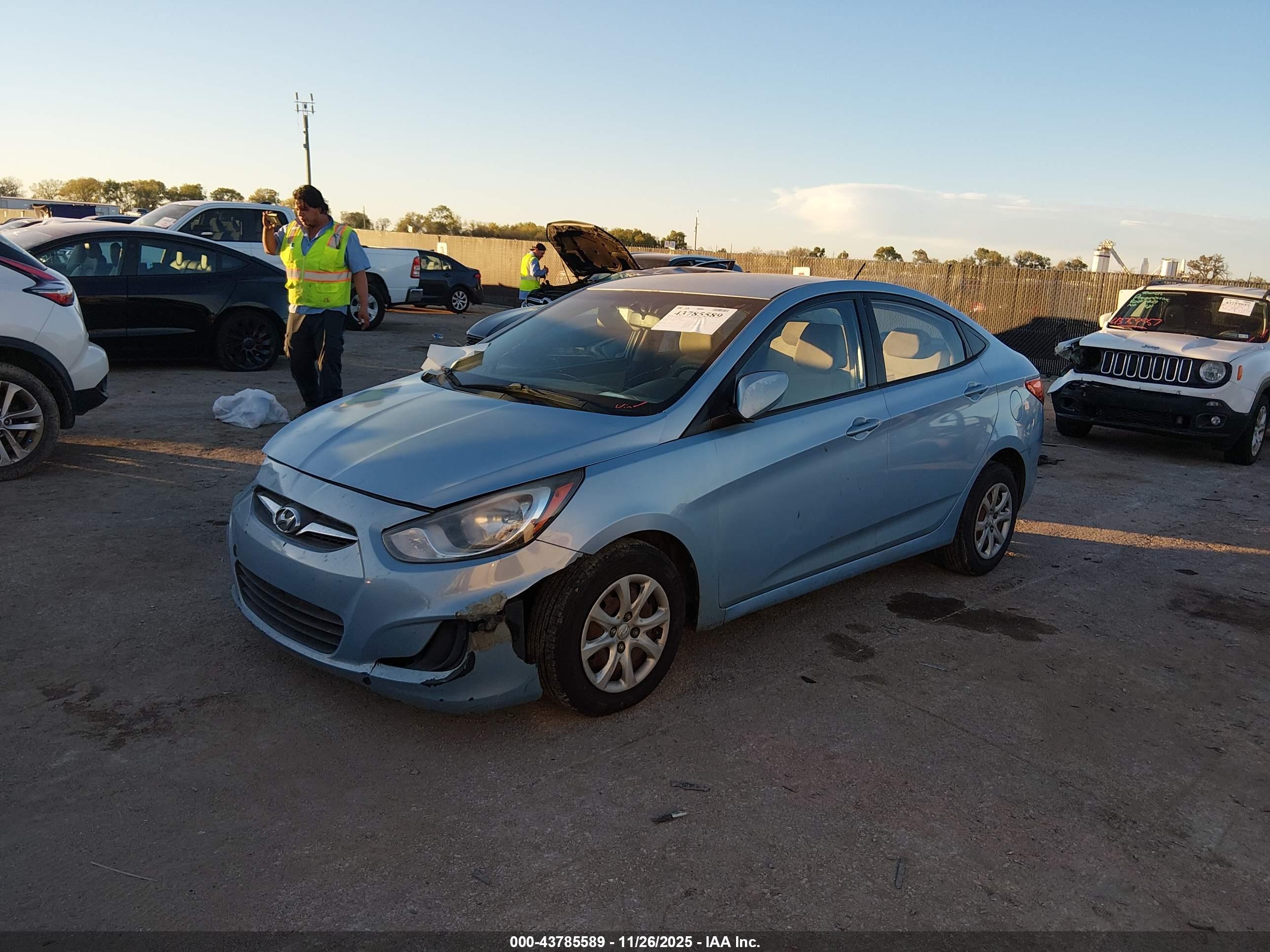 HYUNDAI ACCENT image 2
