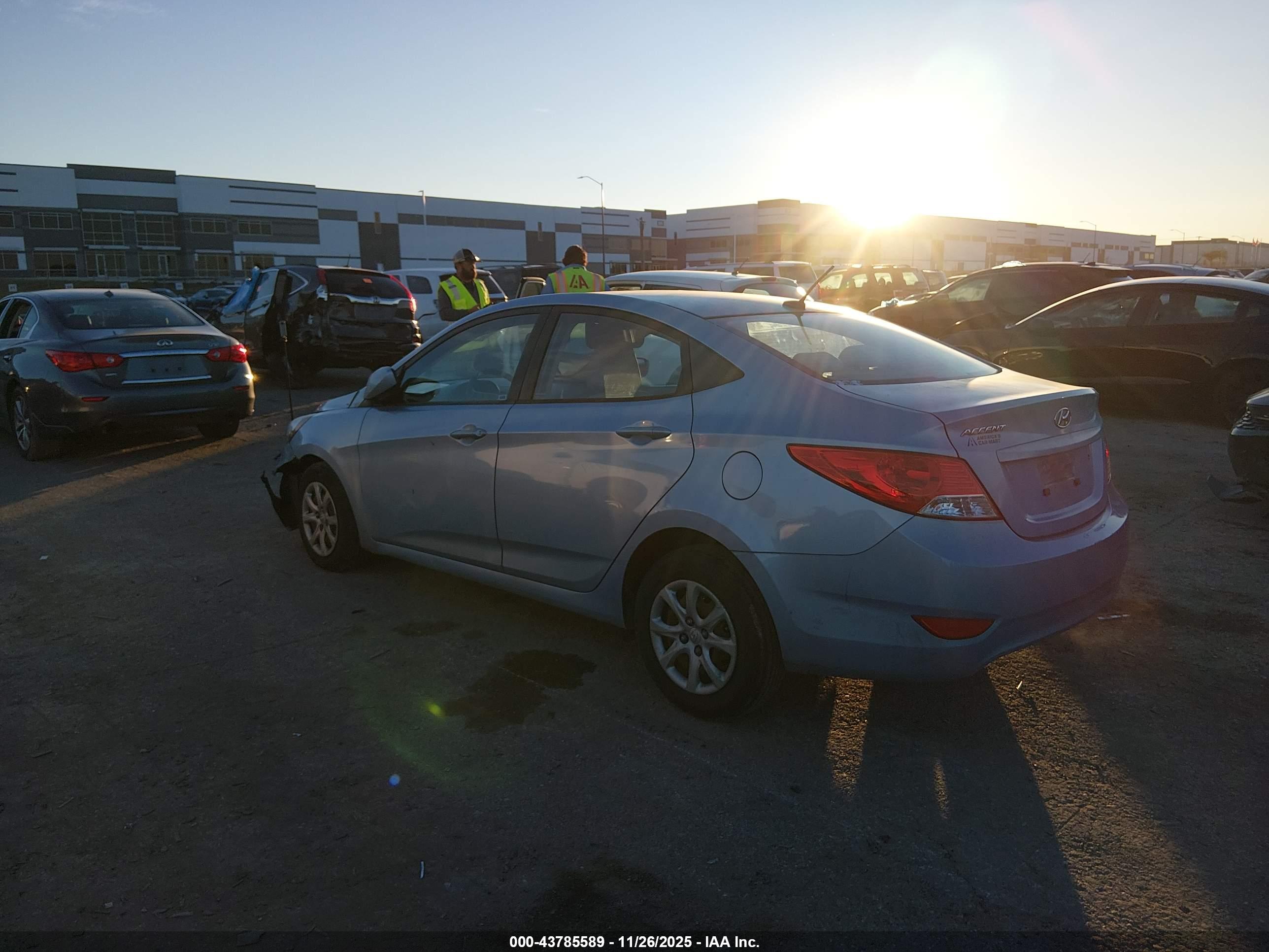 HYUNDAI ACCENT image 3