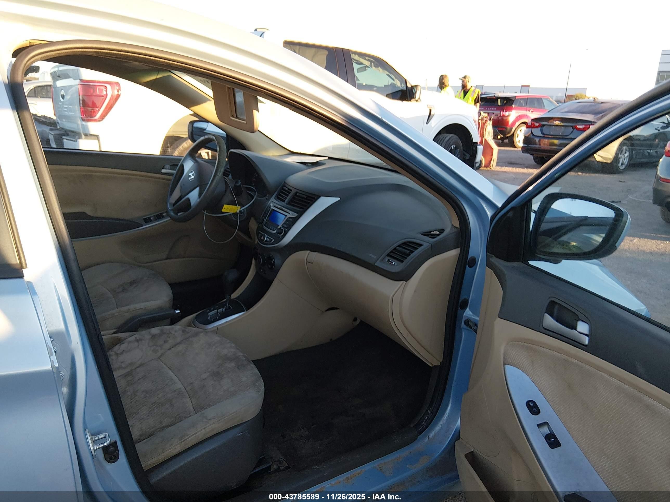 HYUNDAI ACCENT image 5