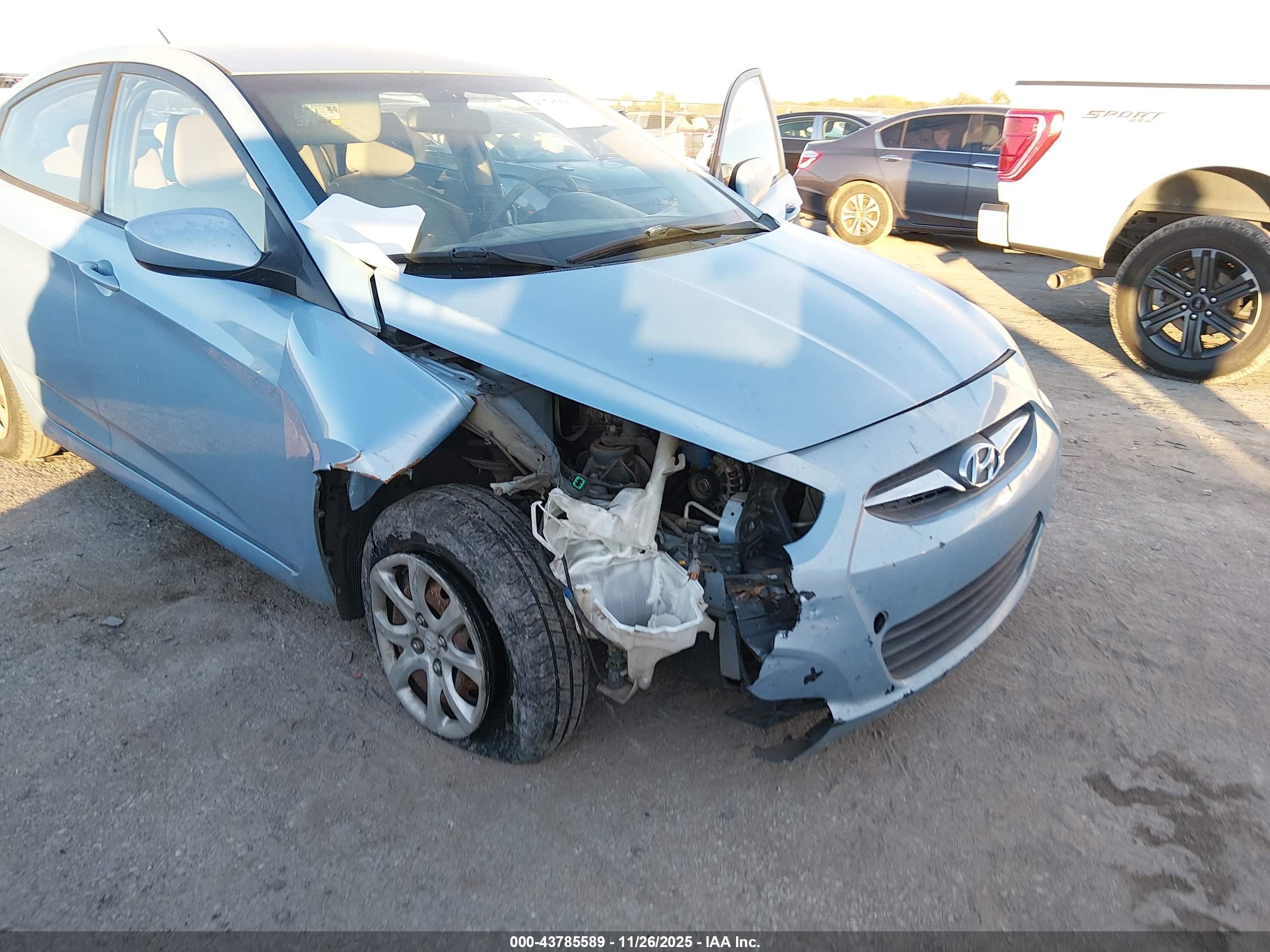 HYUNDAI ACCENT image 6