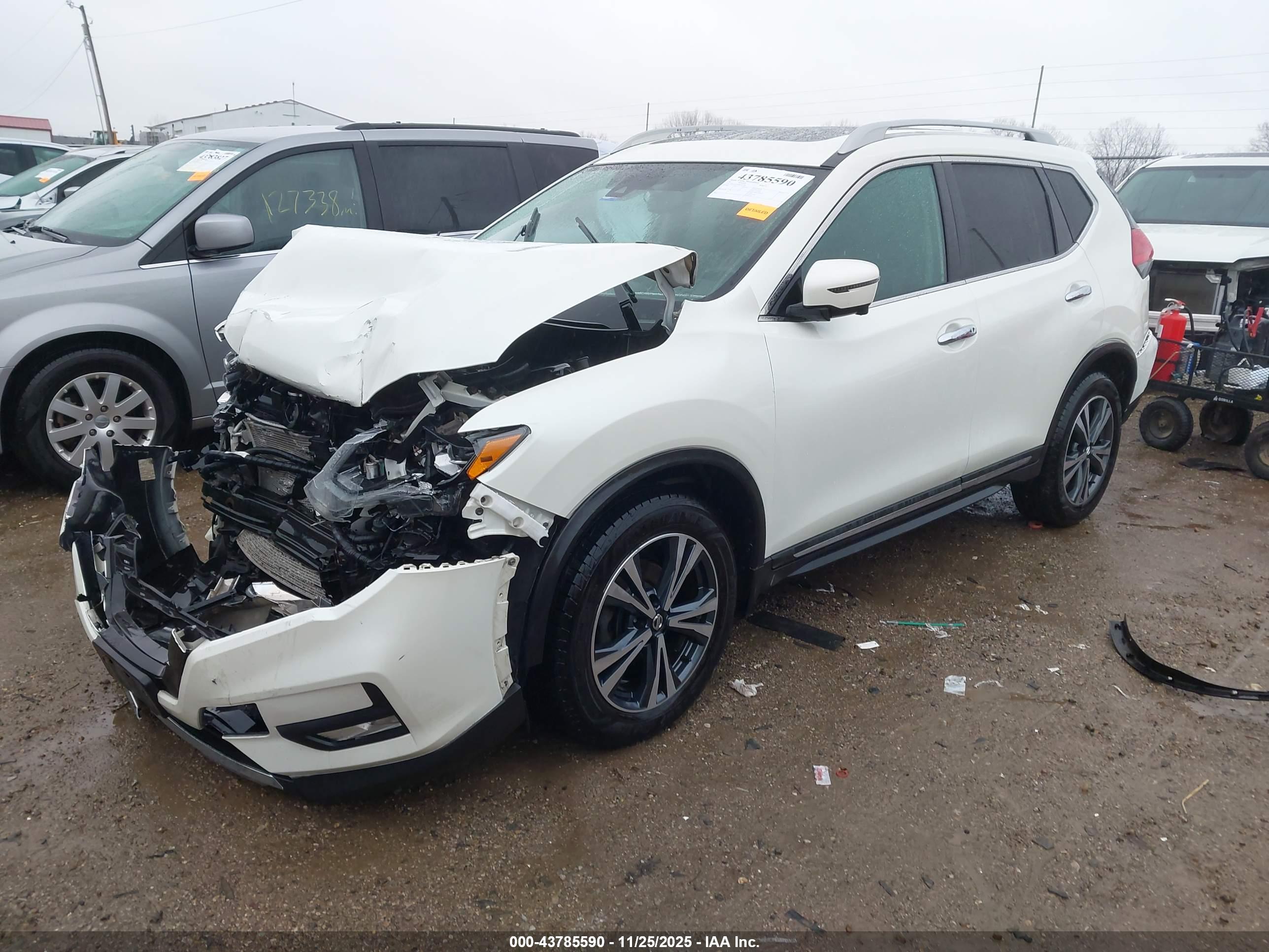 NISSAN ROGUE image 2