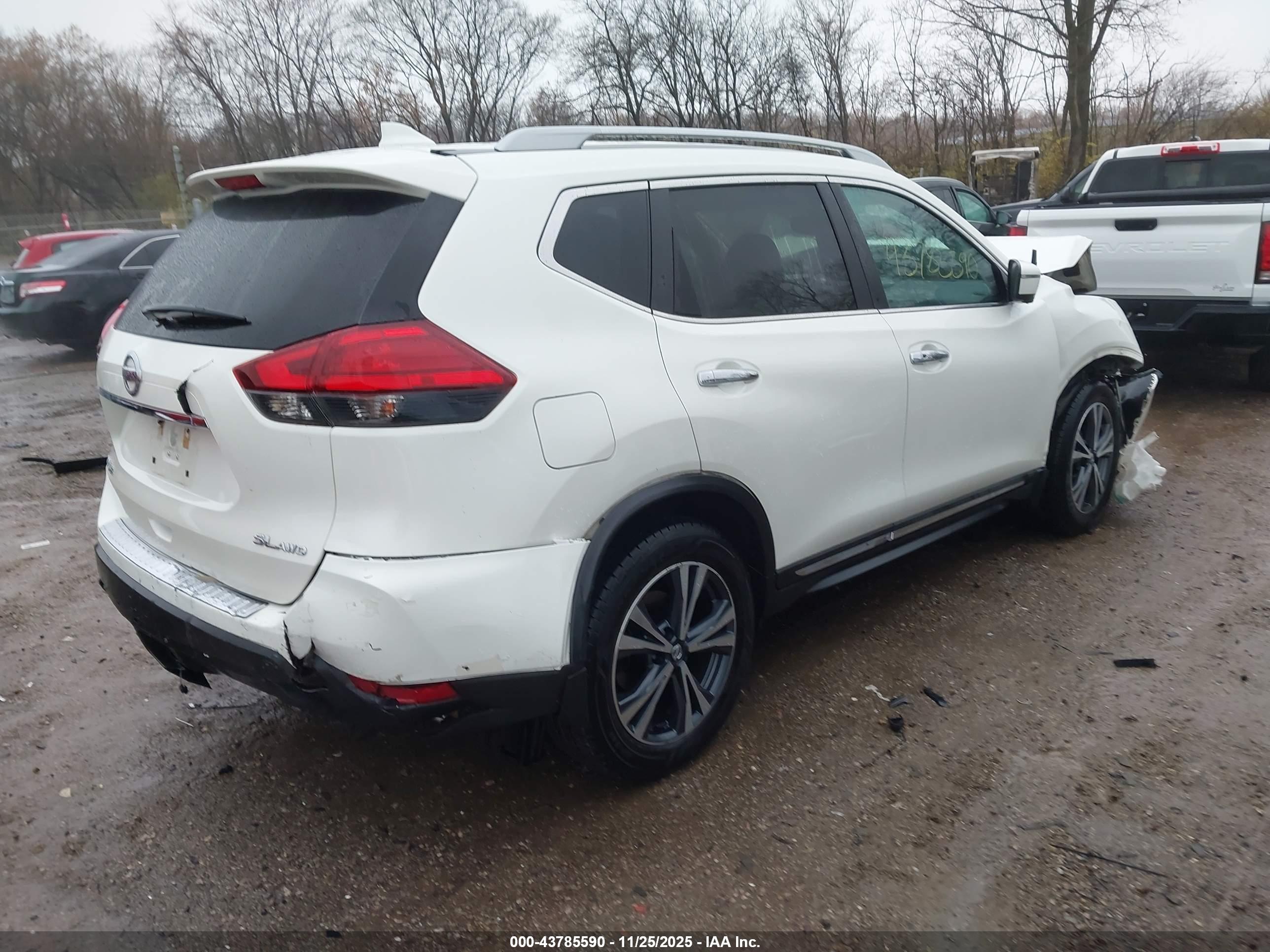 NISSAN ROGUE image 4