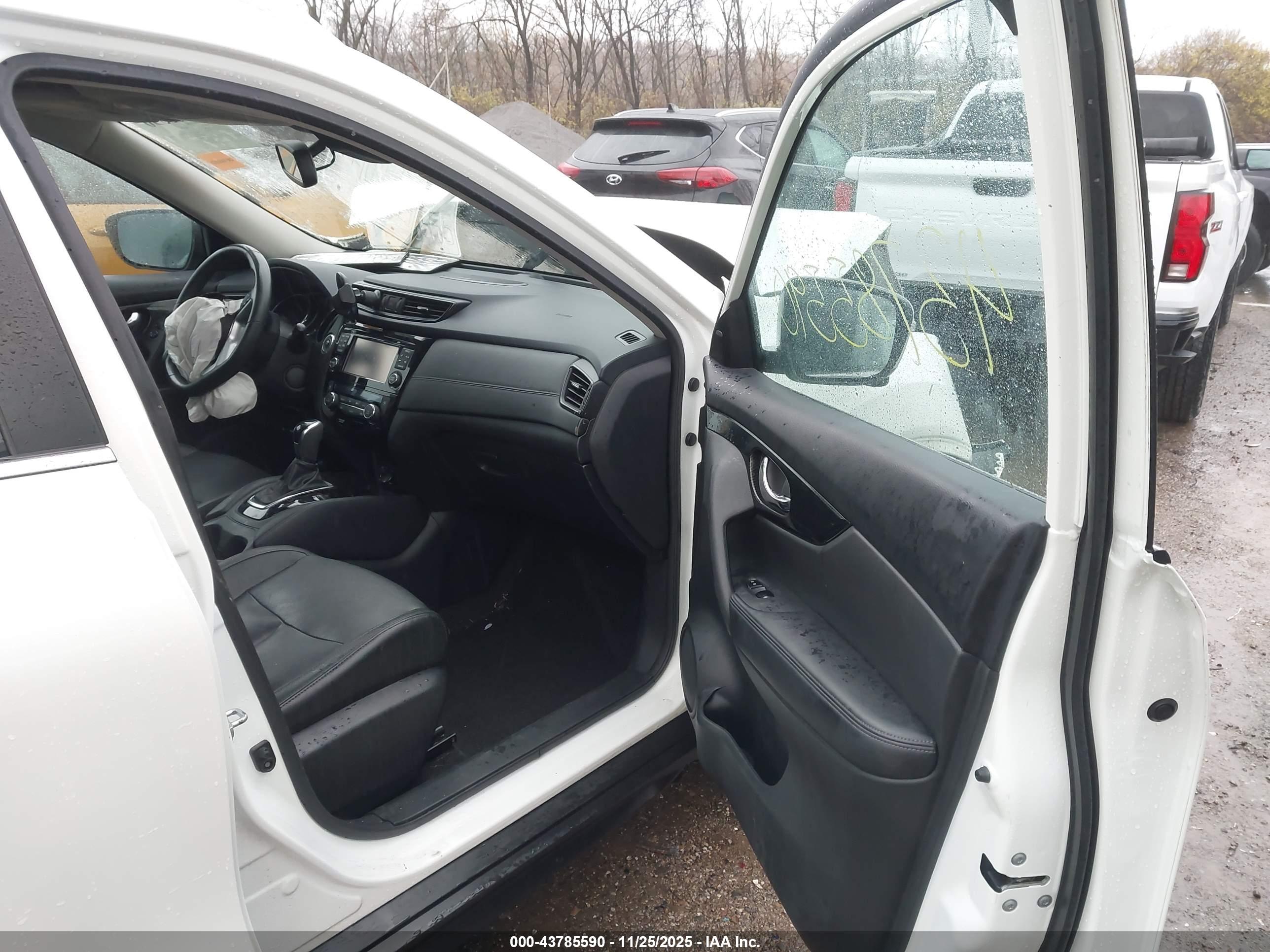 NISSAN ROGUE image 5