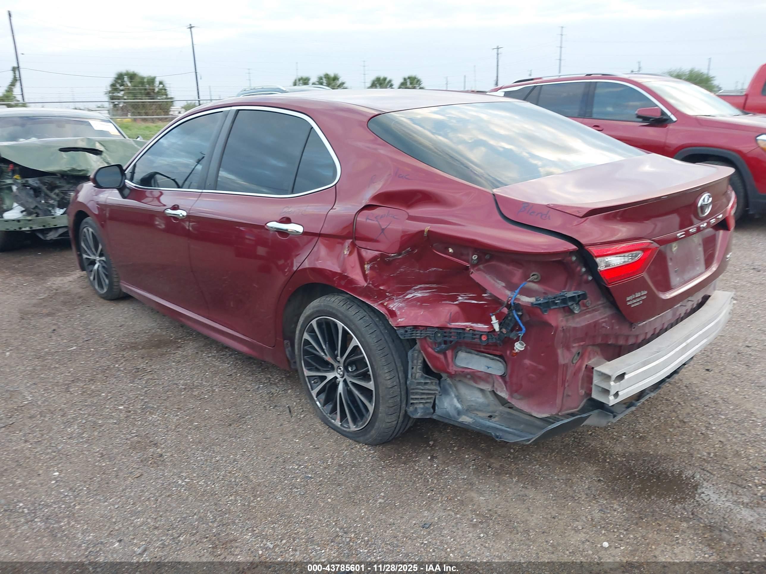 TOYOTA CAMRY image 3
