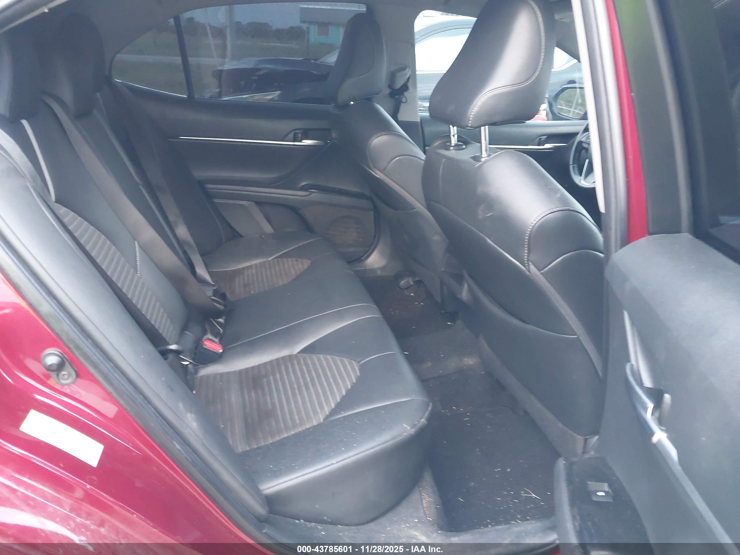 TOYOTA CAMRY image 8
