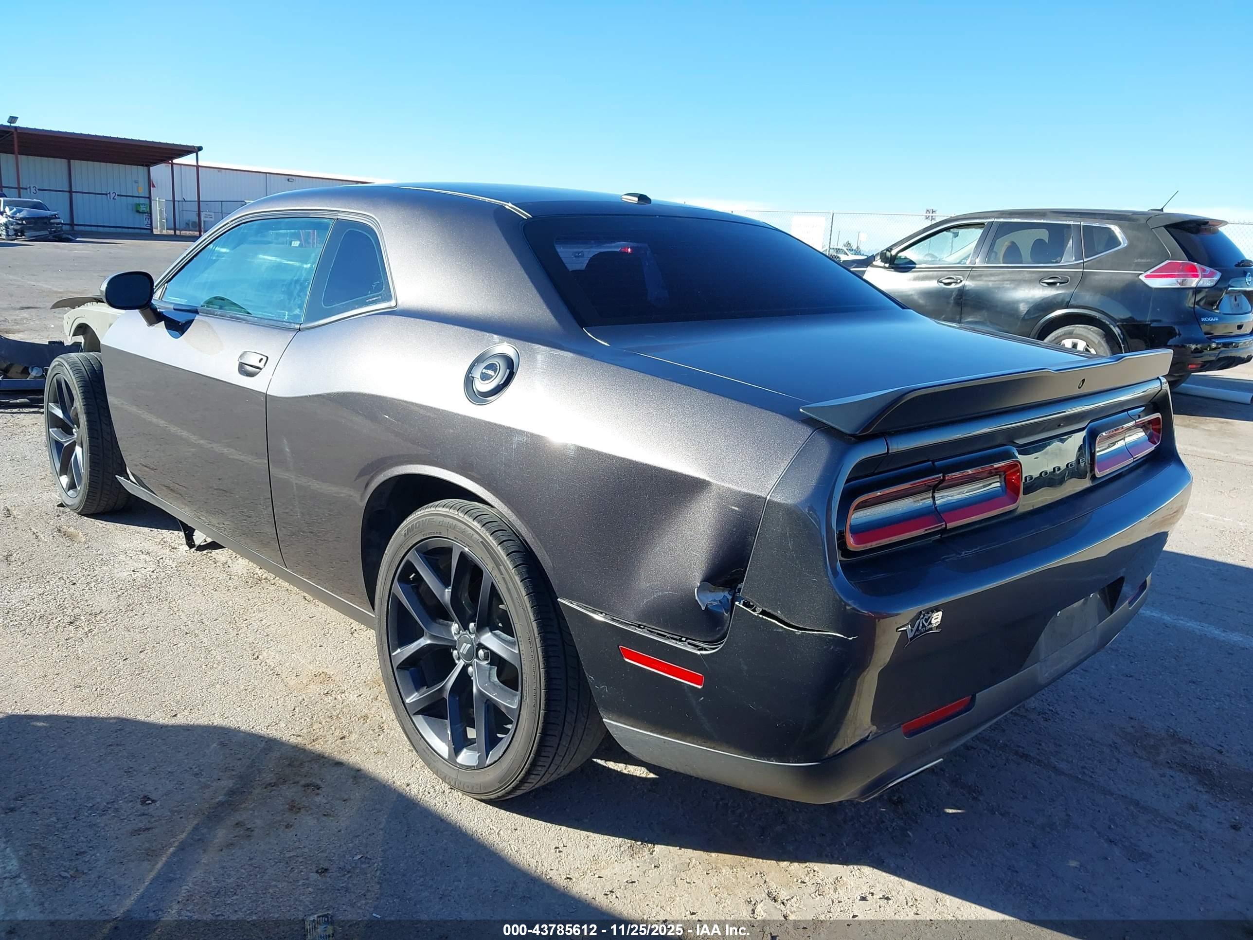 DODGE CHALLENGER image 3
