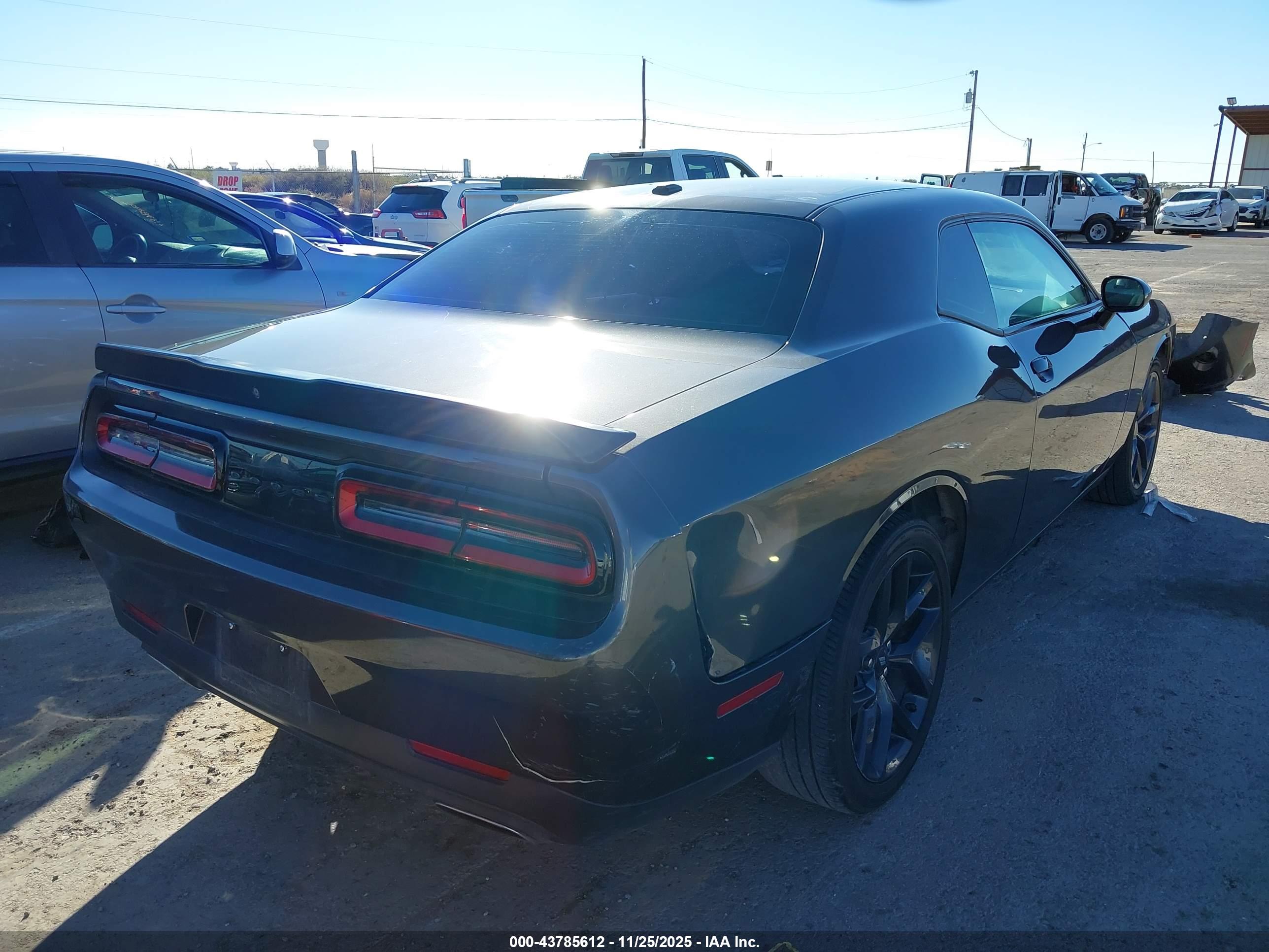 DODGE CHALLENGER image 4
