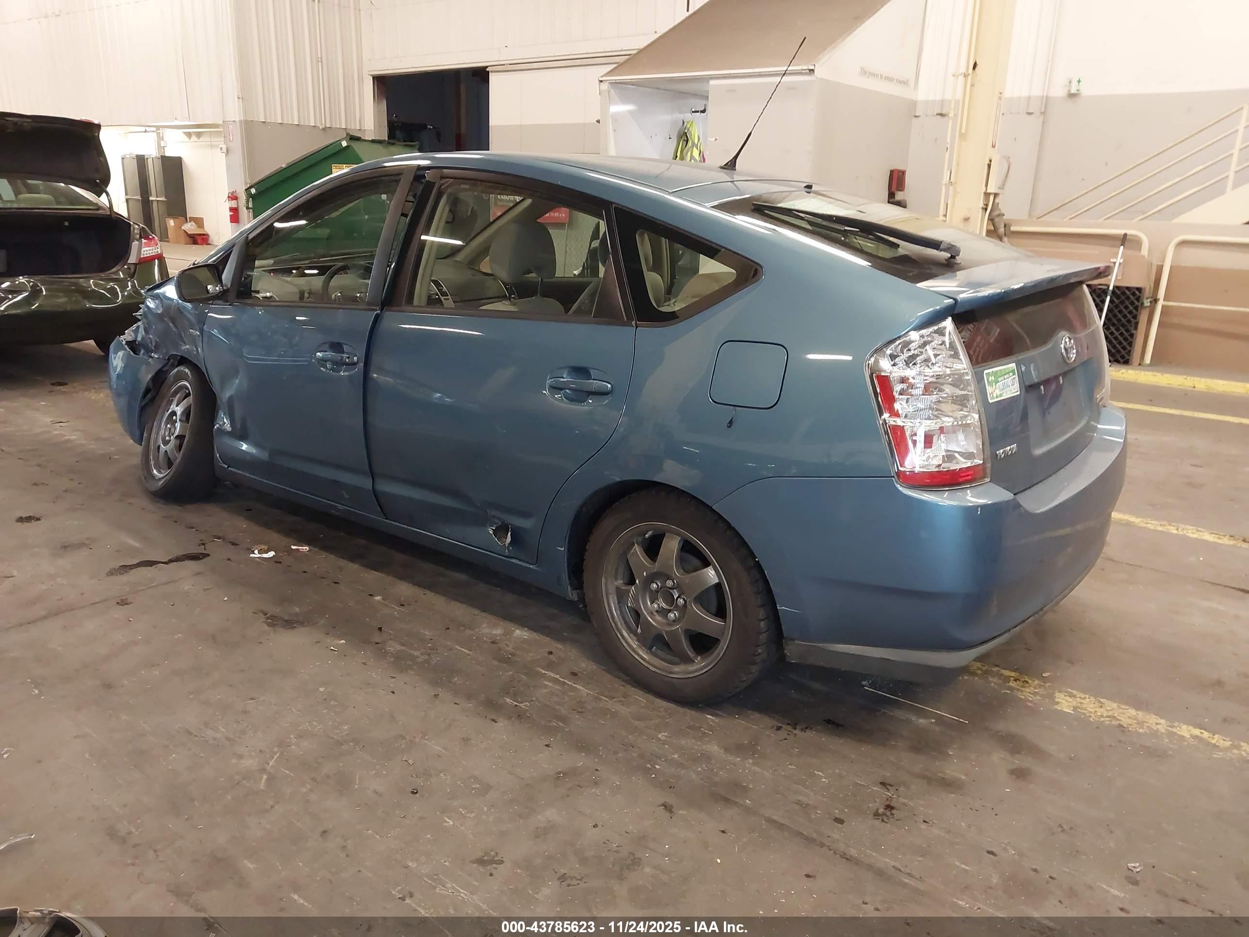 TOYOTA PRIUS image 3