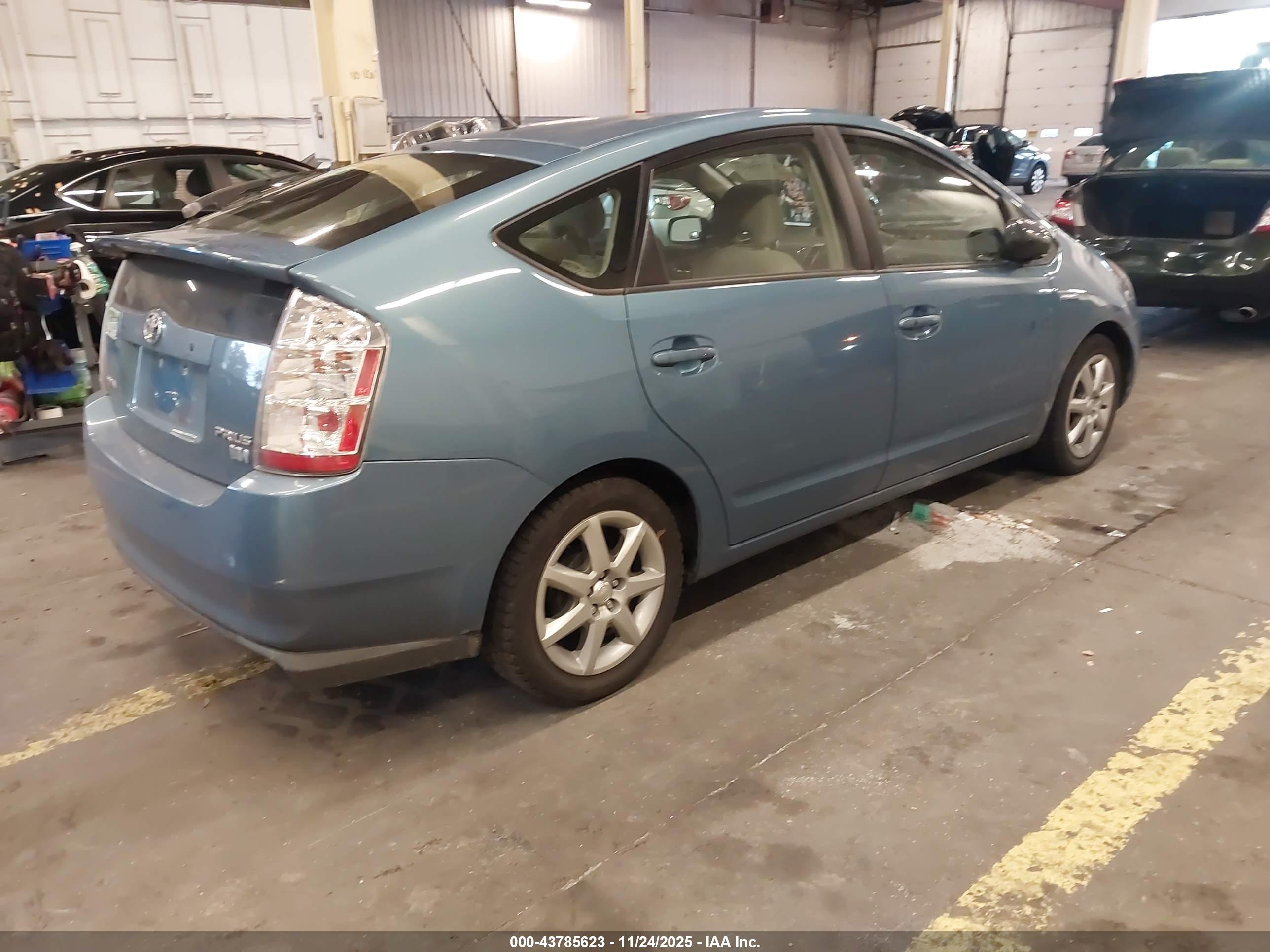 TOYOTA PRIUS image 4