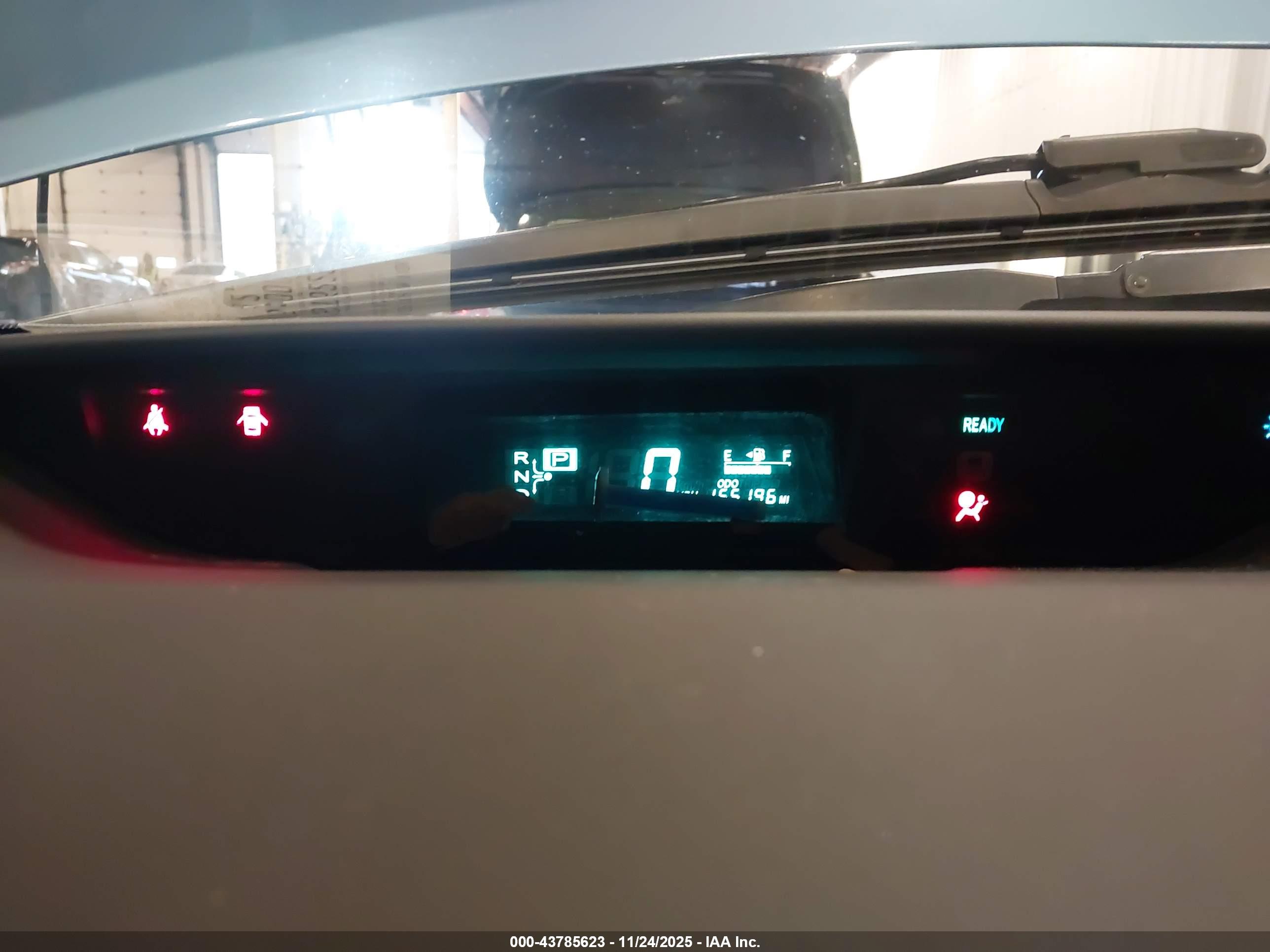 TOYOTA PRIUS image 7